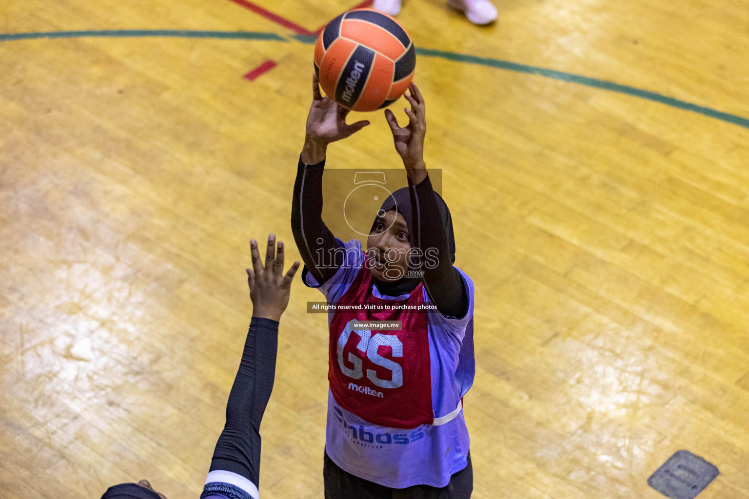 Sports Club Skylark vs Vyansa in the Milo National Netball Tournament 2022 on 17 July 2022, held in Social Center, Male', Maldives. 
Photographer: Hassan Simah / Images.mv