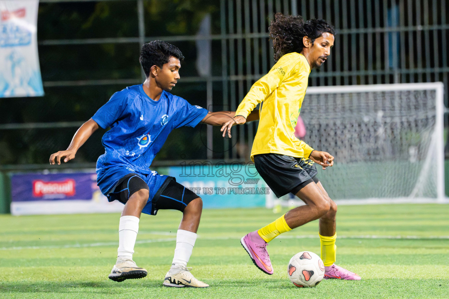 Foemathi JR VS Kanmathi SC in Day 3 - Fonadhoo Youth Futsal Challenge 2025 held in Fonadhoo Futsal Stadium, L. Fonadhoo, Maldives on Tuesdat, 28th October 2025 Photos: Arif Rasheed / images.mv