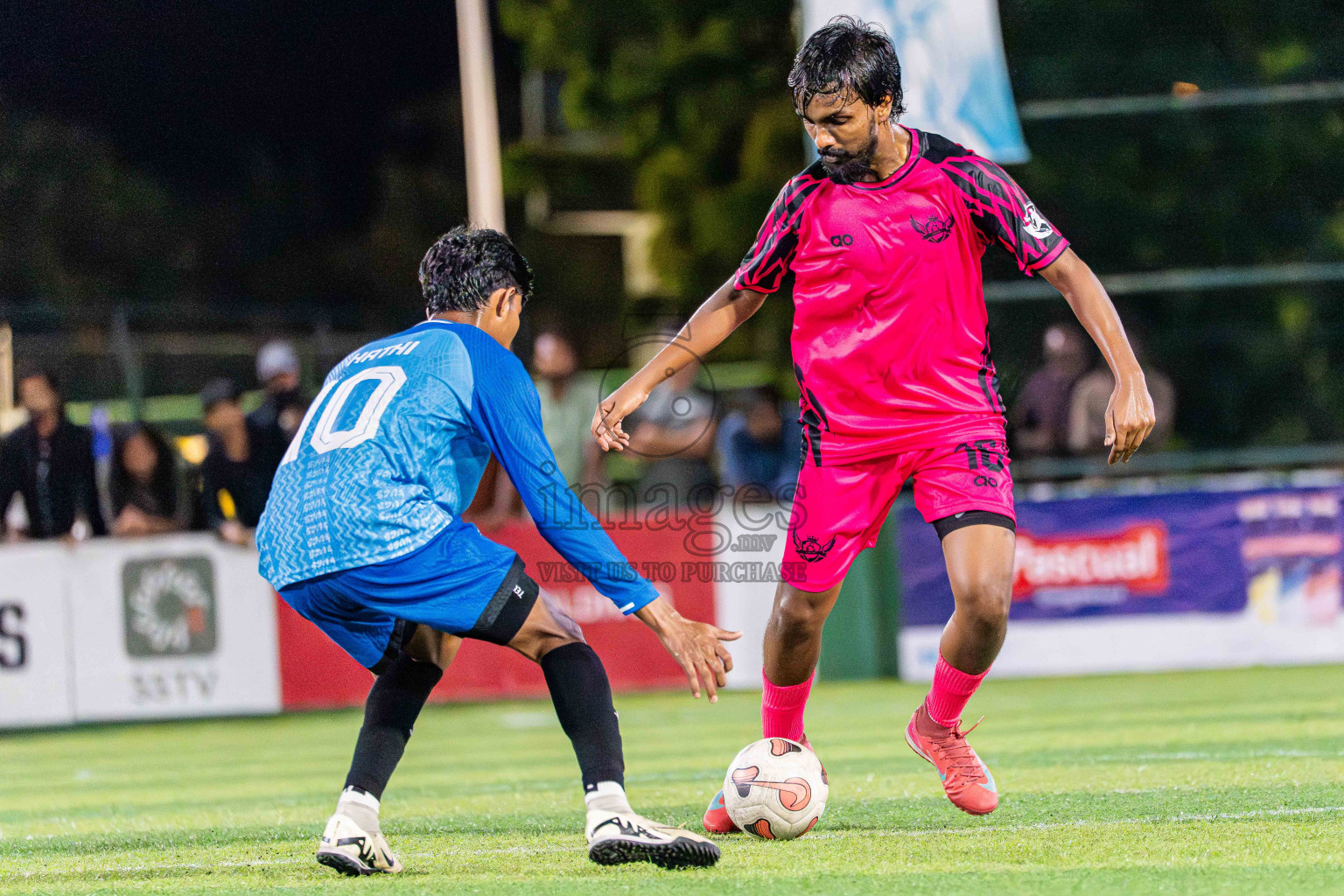 Goalhians VS Foemathi in Day 4 - Fonadhoo Youth Futsal Challenge 2025 held in Fonadhoo Futsal Stadium, L. Fonadhoo, Maldives on Wednesday, 29th October 2025 Photos: Arif Rasheed / images.mv