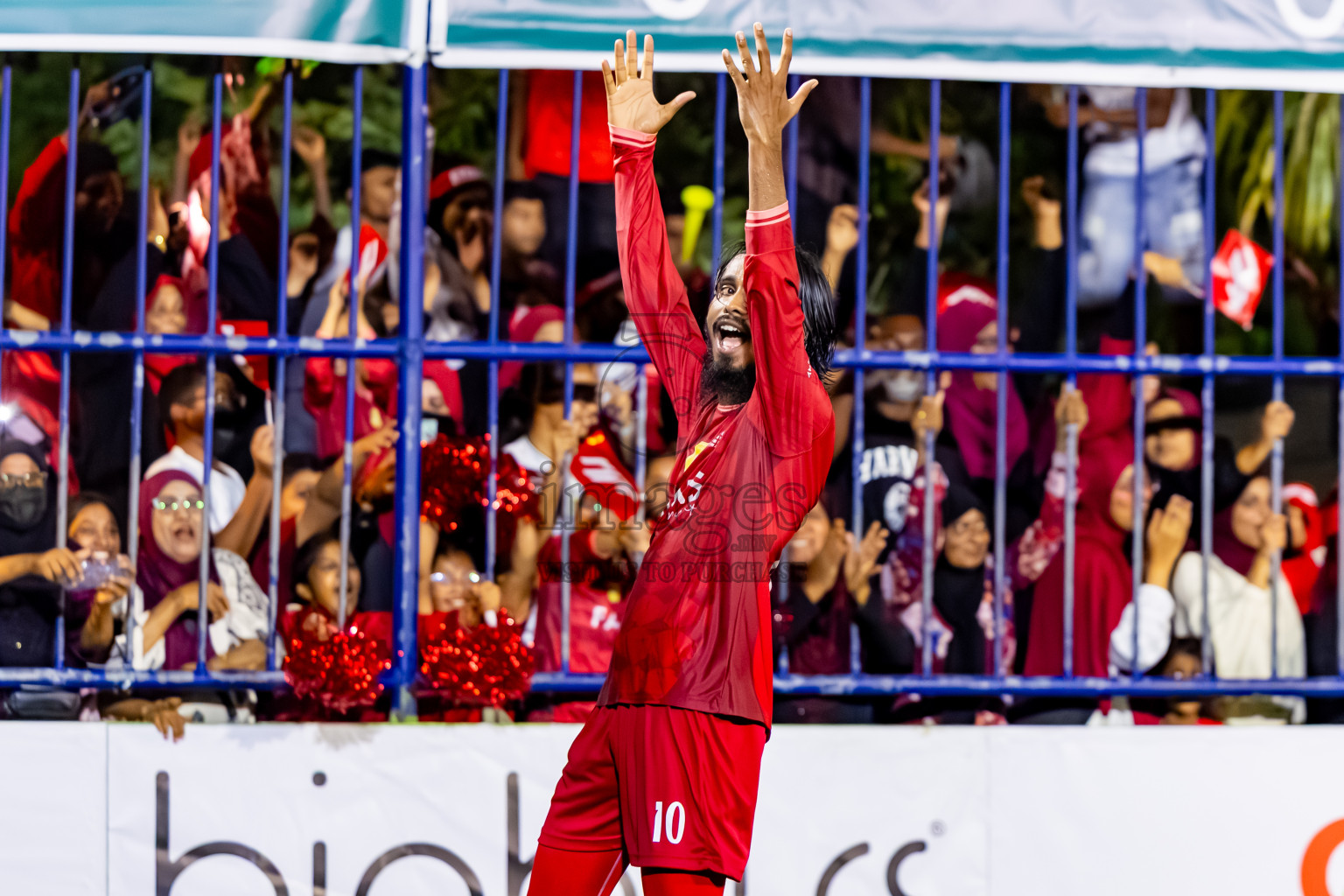 Eydhafushi vs Hithaadhoo in the finals of Better in Baa Futsal Fiesta 2025 Men's division held in B. Eydhafushi, Maldives on Monday, 17th November 2025. Photos: Nausham Waheed / images.mv