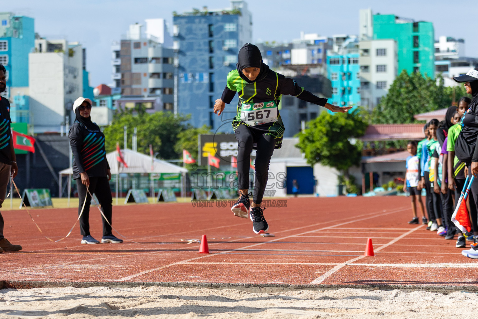Day 4 of Inter-school Athletics Championship 2025 held in Ekuveni Synthetic Track, Male', Maldives on Thursday, 09th October 2025. Photos by: Raaif Yoosuf / Images.mv