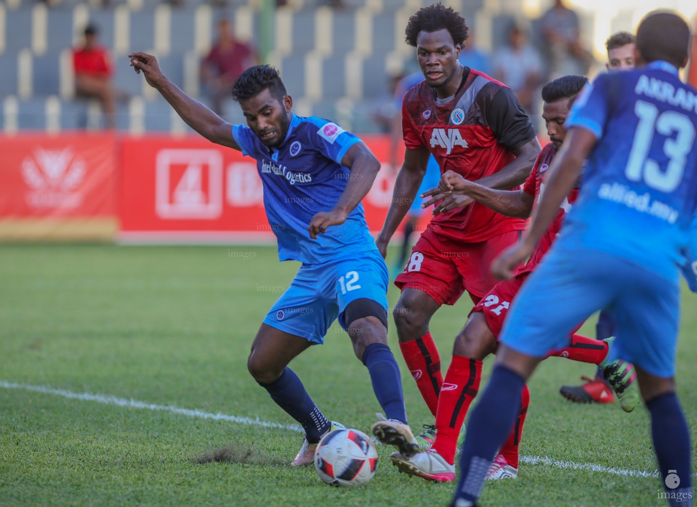 Ooredoo Dhivei Premier League 2017, New Radiant SC vs Thinadhoo (Images.mv Photo / Ismail Thoriq)