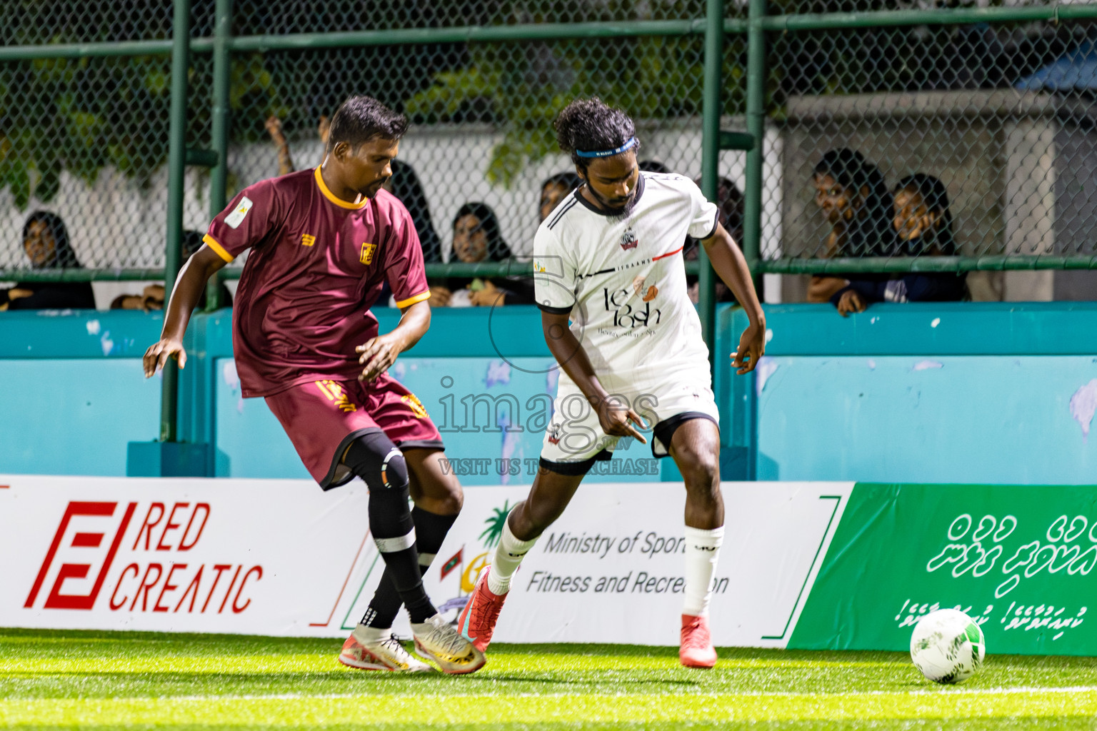 Ifhaams vs Comienzo fc in Semi Finals of Laamehi Dhiggaru Ekuveri Futsal Challenge 2025 was held on Sunday, 27th July 2025, at Dhiggaru Futsal Ground, Dhiggaru, Maldives Photos: Areef Adam / images.mv