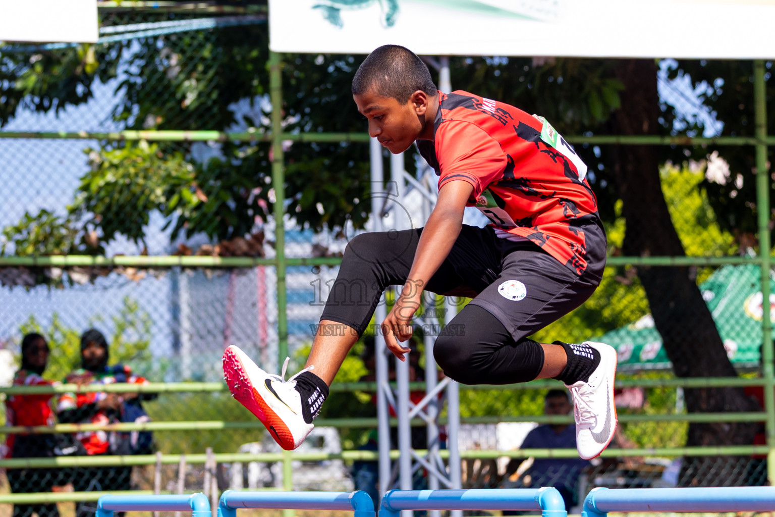 Day 3 of Inter-school Athletics Championship 2025 held in Ekuveni Synthetic Track, Male', Maldives on Wednesday, 08th October 2025. Photos by: Nausham Waheed / Images.mv