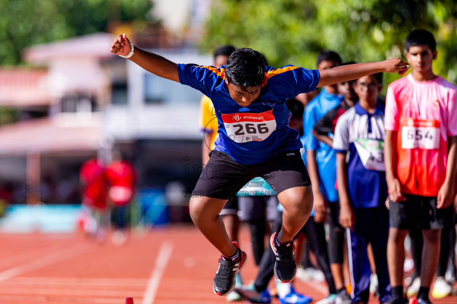 Day 1 of Inter-school Athletics Championship 2025 held in Ekuveni Synthetic Track, Male', Maldives on Monday, 06th October 2025. Photos by: Nausham Waheed / Images.mv
