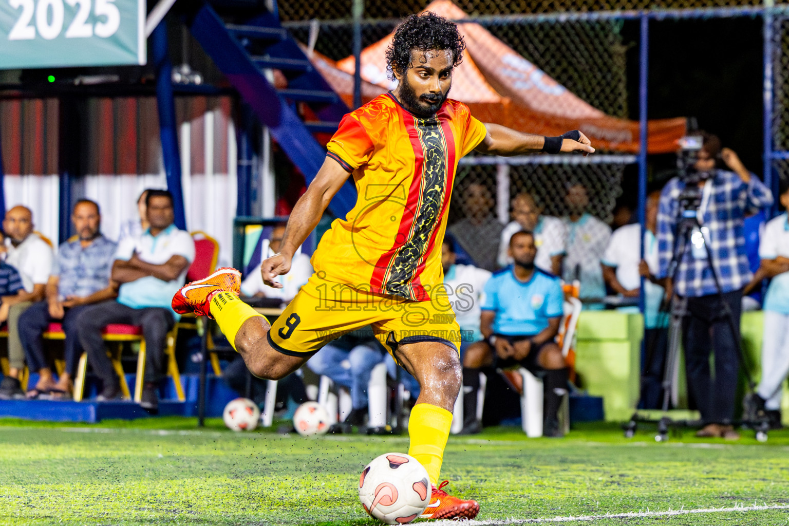 Eydhafushi vs Thulhaadhoo in Semi Finals of Better in Baa Futsal Fiesta 2025 Men's division held in B. Eydhafushi, Maldives on Saturday, 15th November 2025. Photos: Nausham Waheed / images.mv