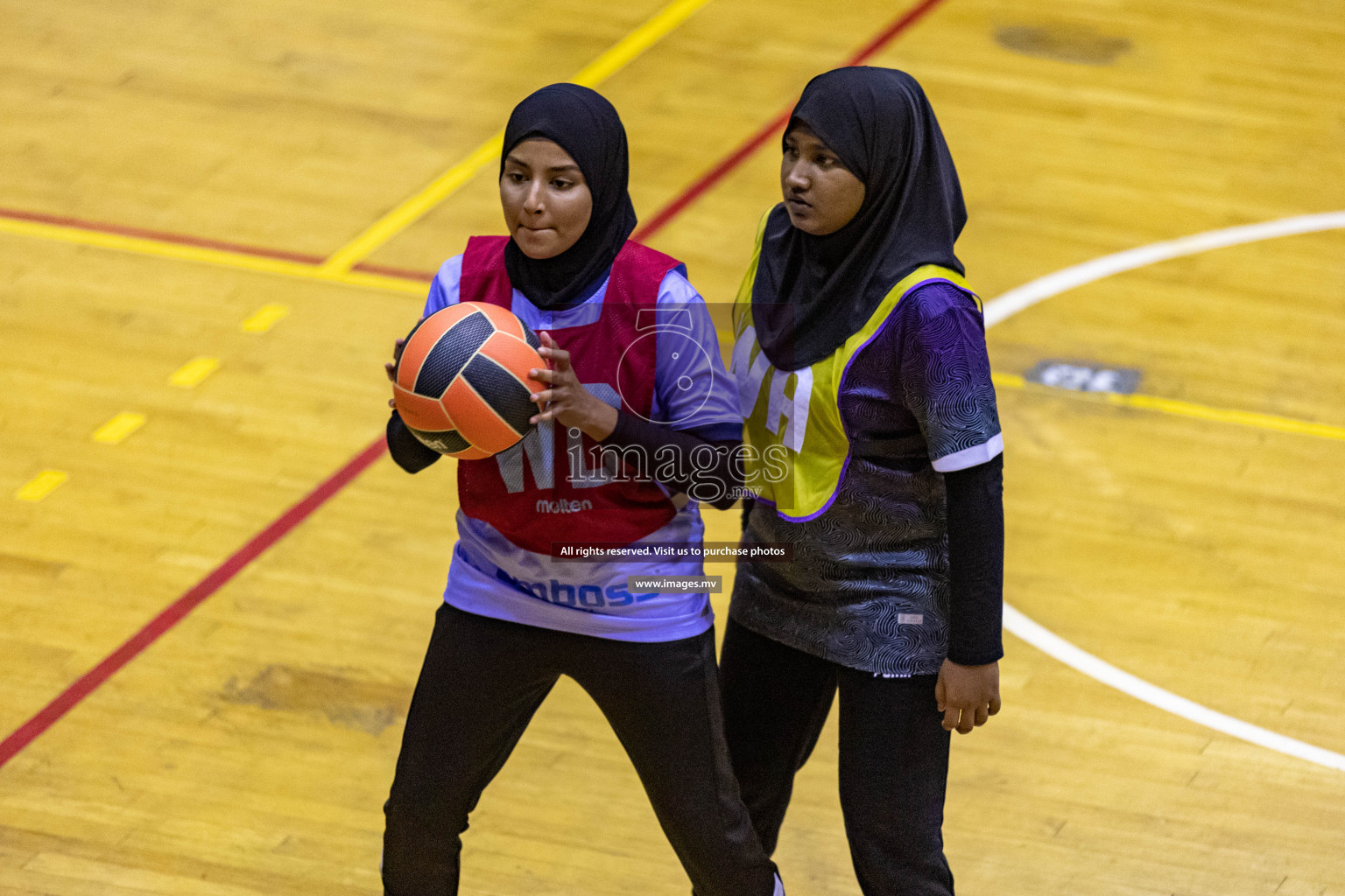 Sports Club Skylark vs Vyansa in the Milo National Netball Tournament 2022 on 17 July 2022, held in Social Center, Male', Maldives. 
Photographer: Hassan Simah / Images.mv