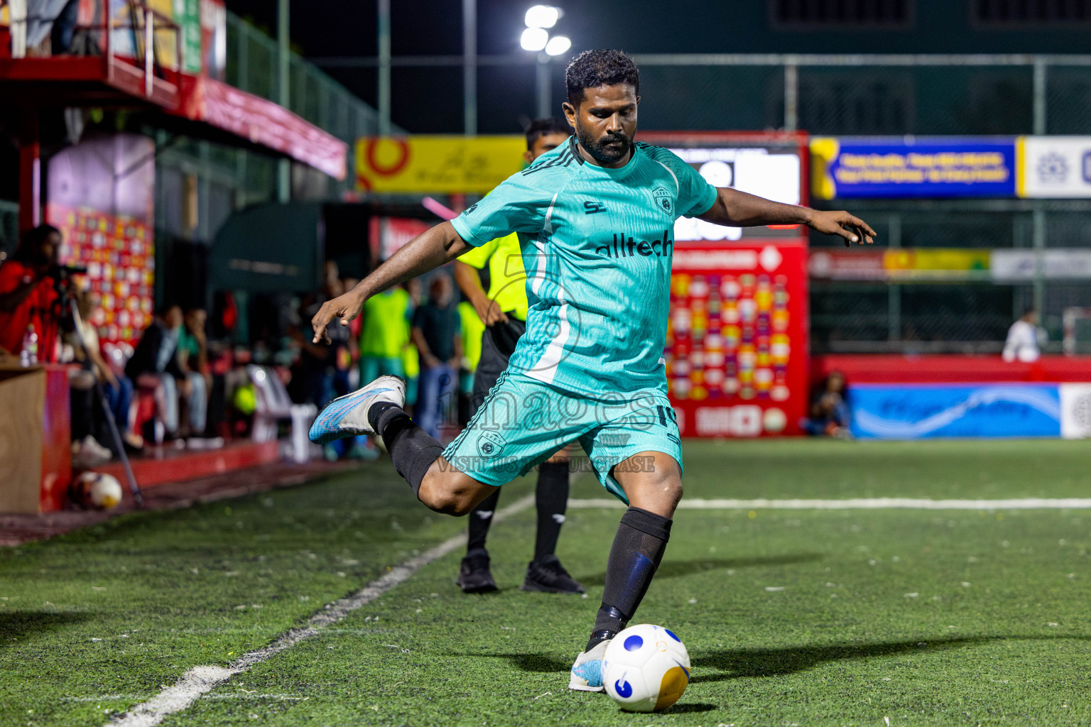 S Feydhoo vs S Meedhoo on Day 20 of Golden Futsal Challenge 2025 was held on Thursday, 23rd January 2025, in Hulhumale', Maldives. Photos: Nausham Waheed / images.mv