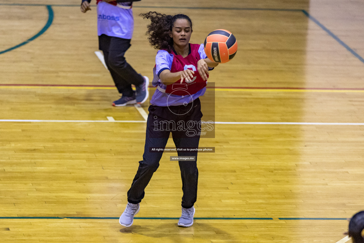 Sports Club Skylark vs Vyansa in the Milo National Netball Tournament 2022 on 17 July 2022, held in Social Center, Male', Maldives. 
Photographer: Hassan Simah / Images.mv