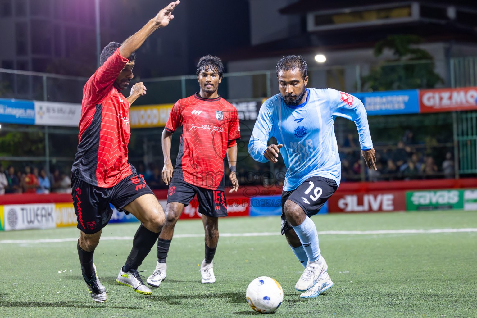 HDh Neykurendhoo vs HDh Kumundhoo in Haa Dhaalu Atoll Semi Final on Day 23 of Golden Futsal Challenge 2025 was held on Monday , 27th January 2025, in Hulhumale', Maldives.
Photos: Ismail Thoriq / images.mv