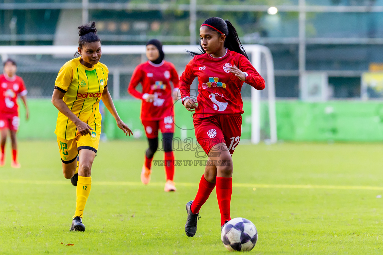 Biss Buru Sports Club vs Maziya Sports  in FAM Women’s League 2025 held in Henveiru Football ground, Male', Maldives on Wednesday, 3rd December 2025. Photos: Nausham Waheed / Images.mv