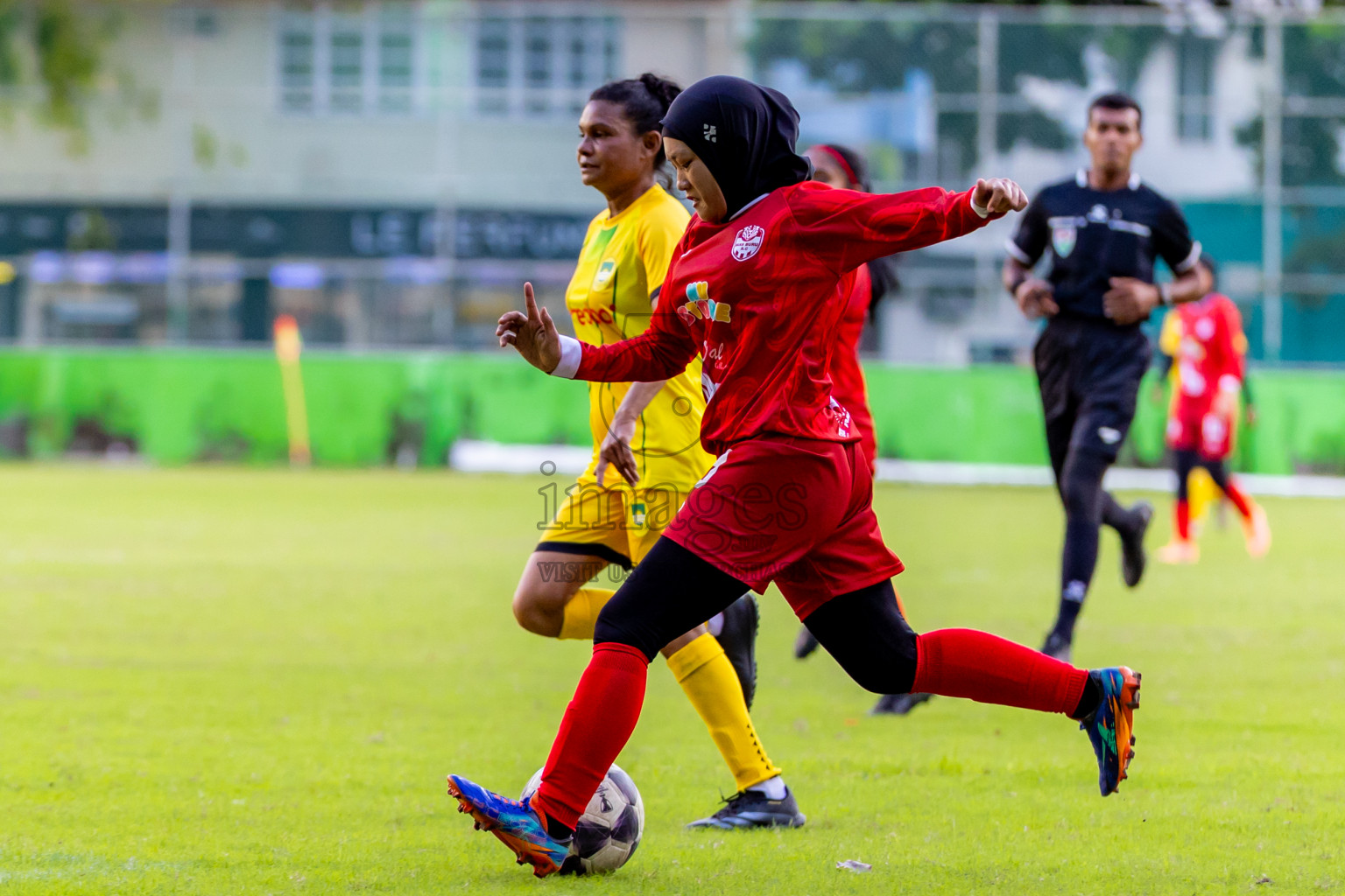 Biss Buru Sports Club vs Maziya Sports  in FAM Women’s League 2025 held in Henveiru Football ground, Male', Maldives on Wednesday, 3rd December 2025. Photos: Nausham Waheed / Images.mv
