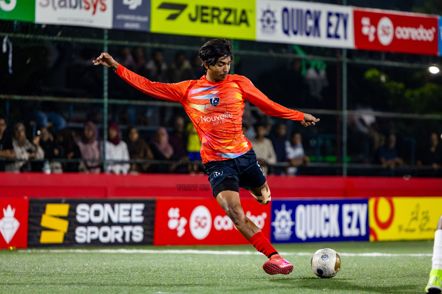 SH Milandhoo vs SH Kanditheemu in zone round on Day 32 of Golden Futsal Challenge 2025 was held on Wednesday , 5th February 2025, in Hulhumale', Maldives. Photos: Nausham Waheed / images.mv