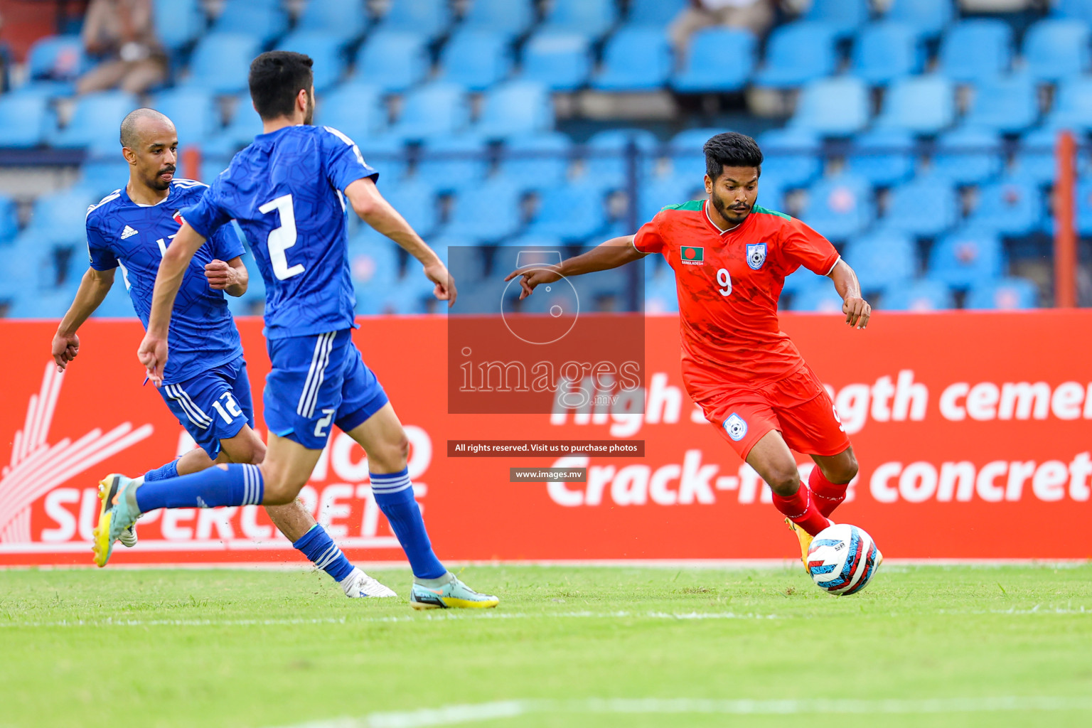 Kuwait vs Bangladesh in the Semi-final of SAFF Championship 2023 held in Sree Kanteerava Stadium, Bengaluru, India, on Saturday, 1st July 2023. Photos: Nausham Waheed, Hassan Simah / images.mv