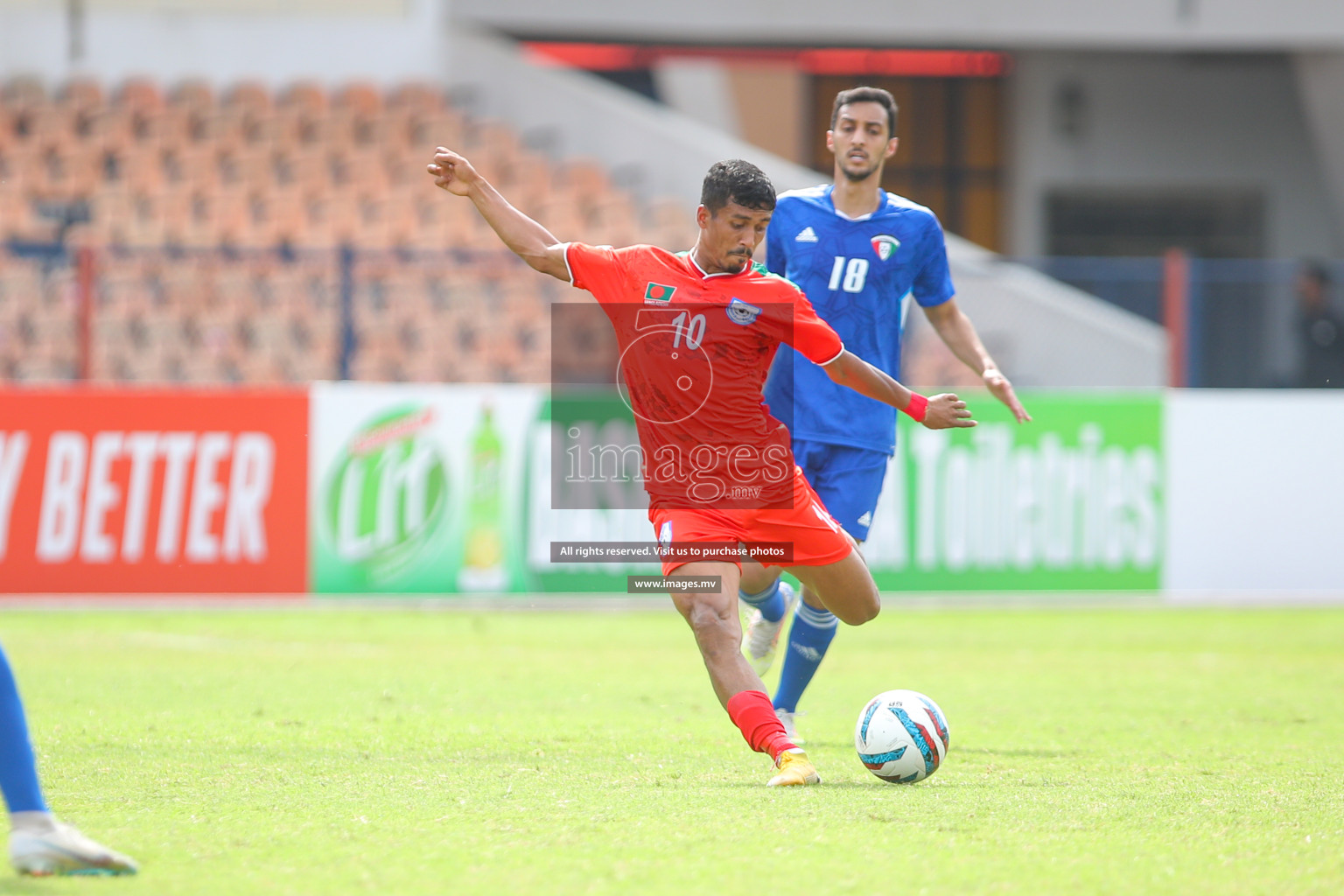 Kuwait vs Bangladesh in the Semi-final of SAFF Championship 2023 held in Sree Kanteerava Stadium, Bengaluru, India, on Saturday, 1st July 2023. Photos: Nausham Waheed, Hassan Simah / images.mv