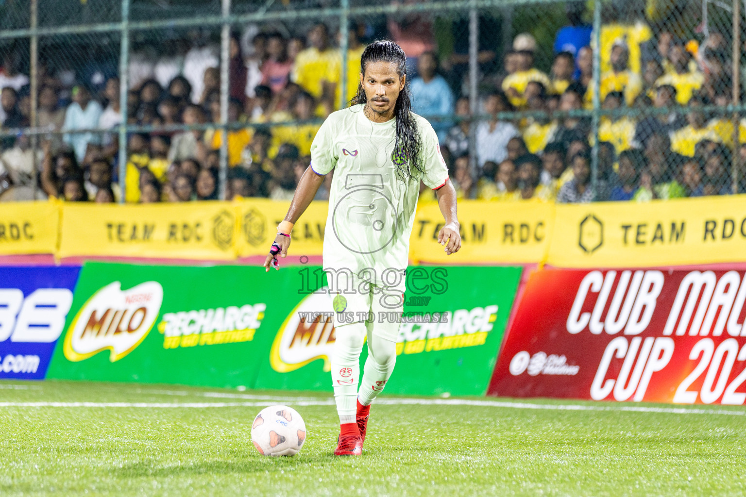 RRC vs MACL in the Quarter Finals of Club Maldives Cup 2025 was held in Rehendhi Futsal Ground, Hulhumale', Maldives on Friday, 17th October 2025. 
Photos: Ismail Thoriq, Hassan Simah / images.mv