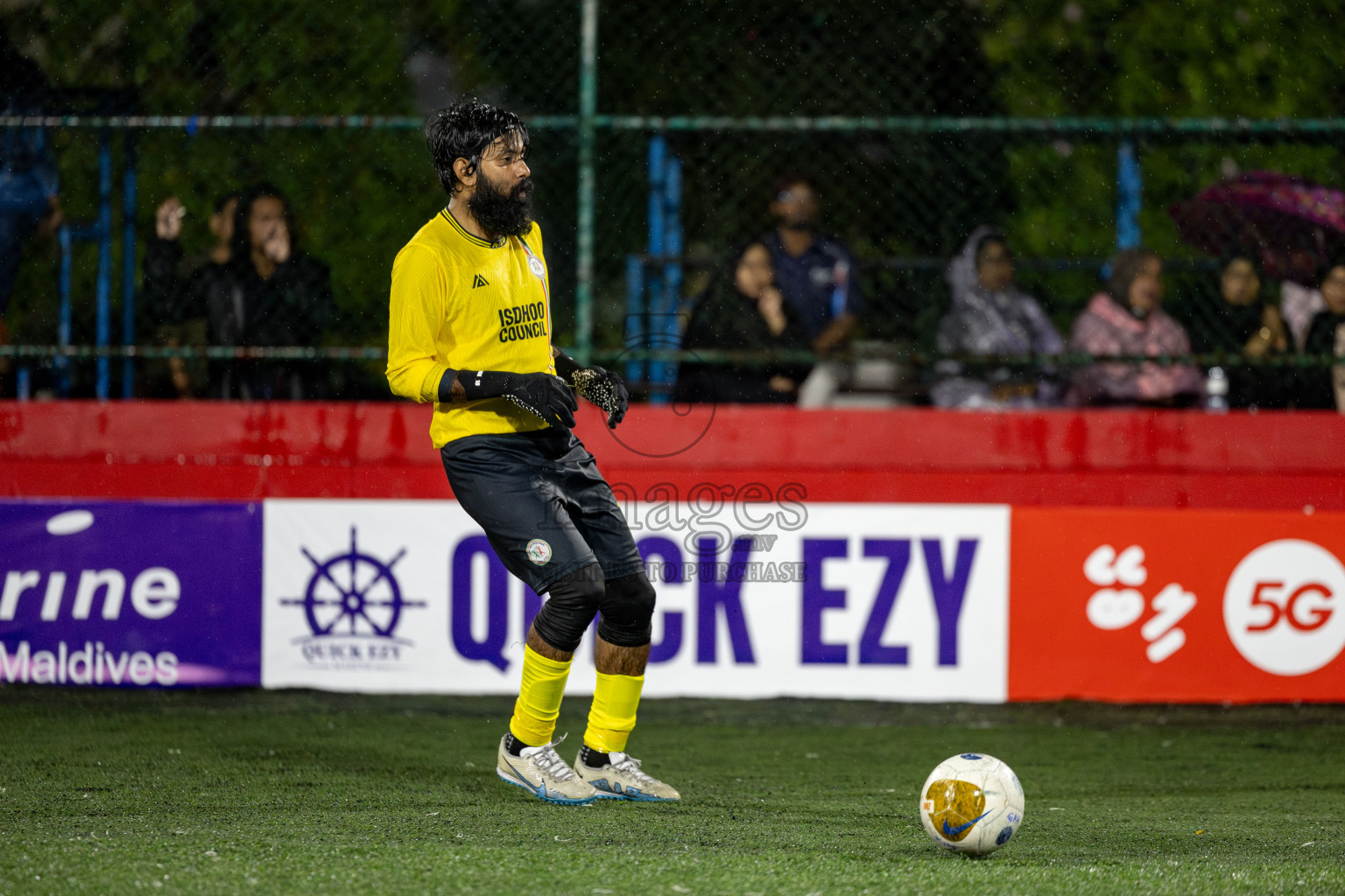 L. Isdhoo VS L. Mundoo in Day 18 of Golden Futsal Challenge 2025 was held on Wednesday, 22nd January 2025, in Hulhumale', Maldives. Photos: Nausham Waheed / images.mv