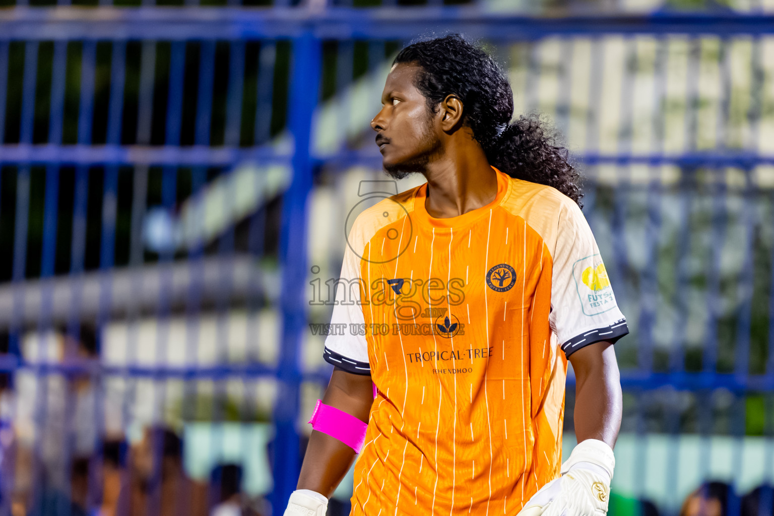 Dhonfan vs Fehendhoo in Day 1 of Better in Baa Futsal Fiesta 2025 Man's division held in B. Eydhafushi, Maldives on Wednesday, 5th November 2025. Photos: Nausham Waheed / images.mv