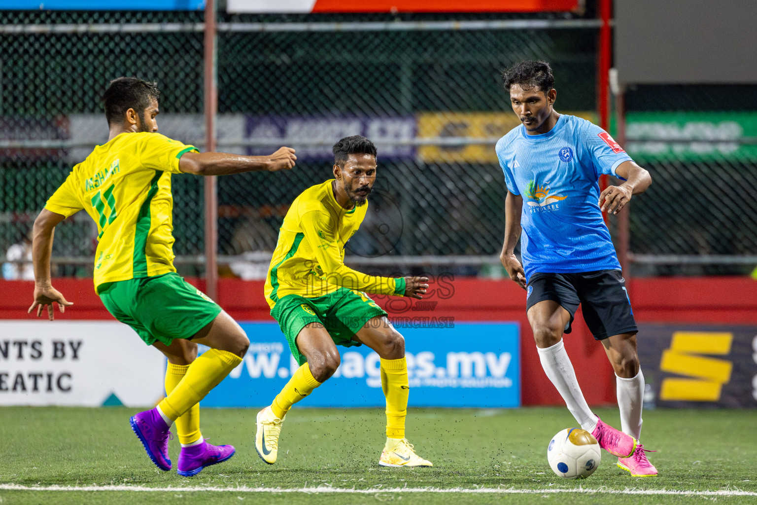 GDh. Fiyoaree VS GDh. Vaadhoo in Day 7 of Golden Futsal Challenge 2025 was held on Saturday, 11th January 2025, in Hulhumale', Maldives Photos: Hassan Simah / images.mv