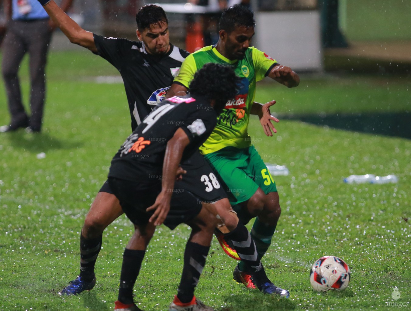 Maziya Sports and Recreation Club vs Club Eagles in the Ooredoo Dhivehi Premier League second round in Male', Maldives, Monday, August. 22 , 2016. (Images.mv Photo/ Abdulla Abeedh).