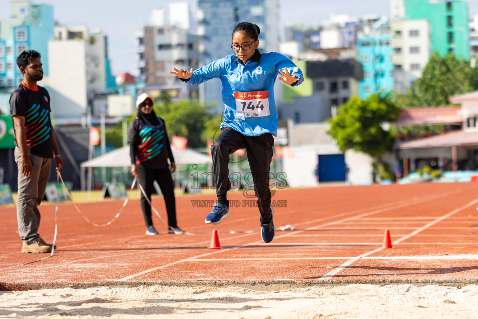 Day 4 of Inter-school Athletics Championship 2025 held in Ekuveni Synthetic Track, Male', Maldives on Thursday, 09th October 2025. Photos by: Raaif Yoosuf / Images.mv