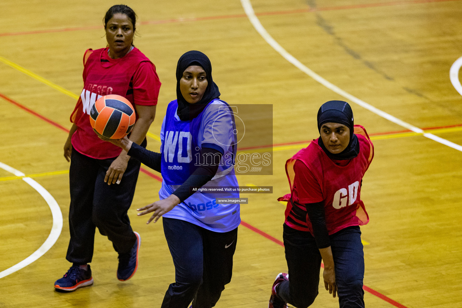 Lorenzo Sports Club vs Vyansa in the Milo National Netball Tournament 2022 on 18 July 2022, held in Social Center, Male', Maldives. Photographer: Shuu, Hassan Simah / Images.mv