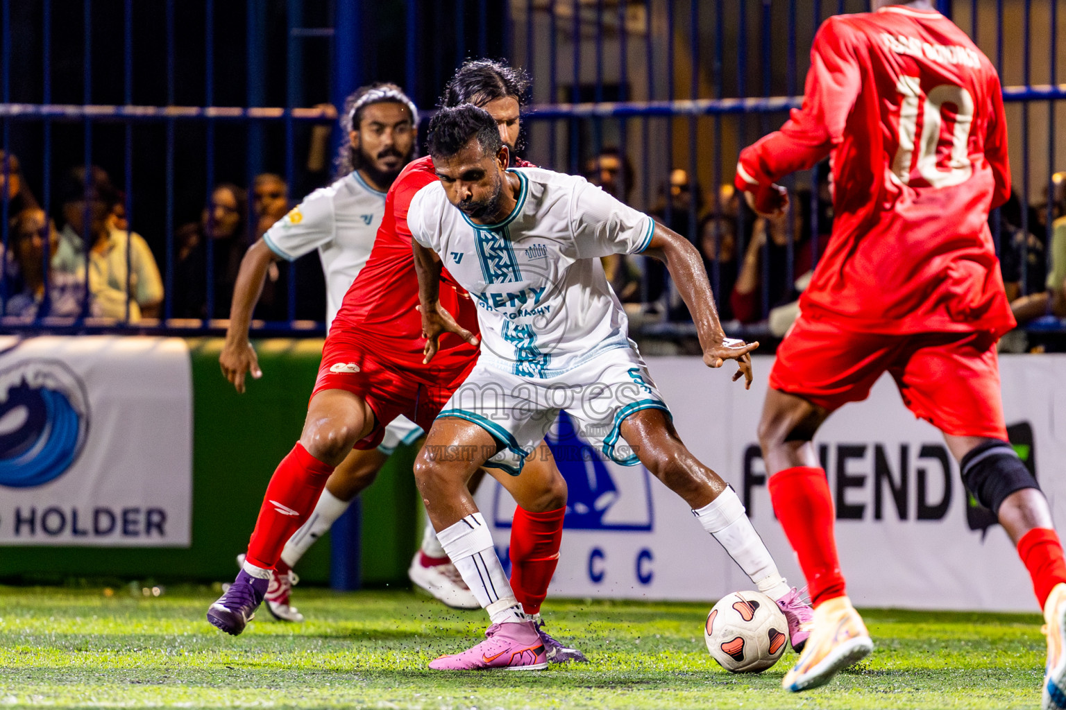 Kamadhoo vs Goidhoo in Day 3 of Better in Baa Futsal Fiesta 2025 Men's division held in B. Eydhafushi, Maldives on Friday, 7th November 2025. Photos: Nausham Waheed / images.mv