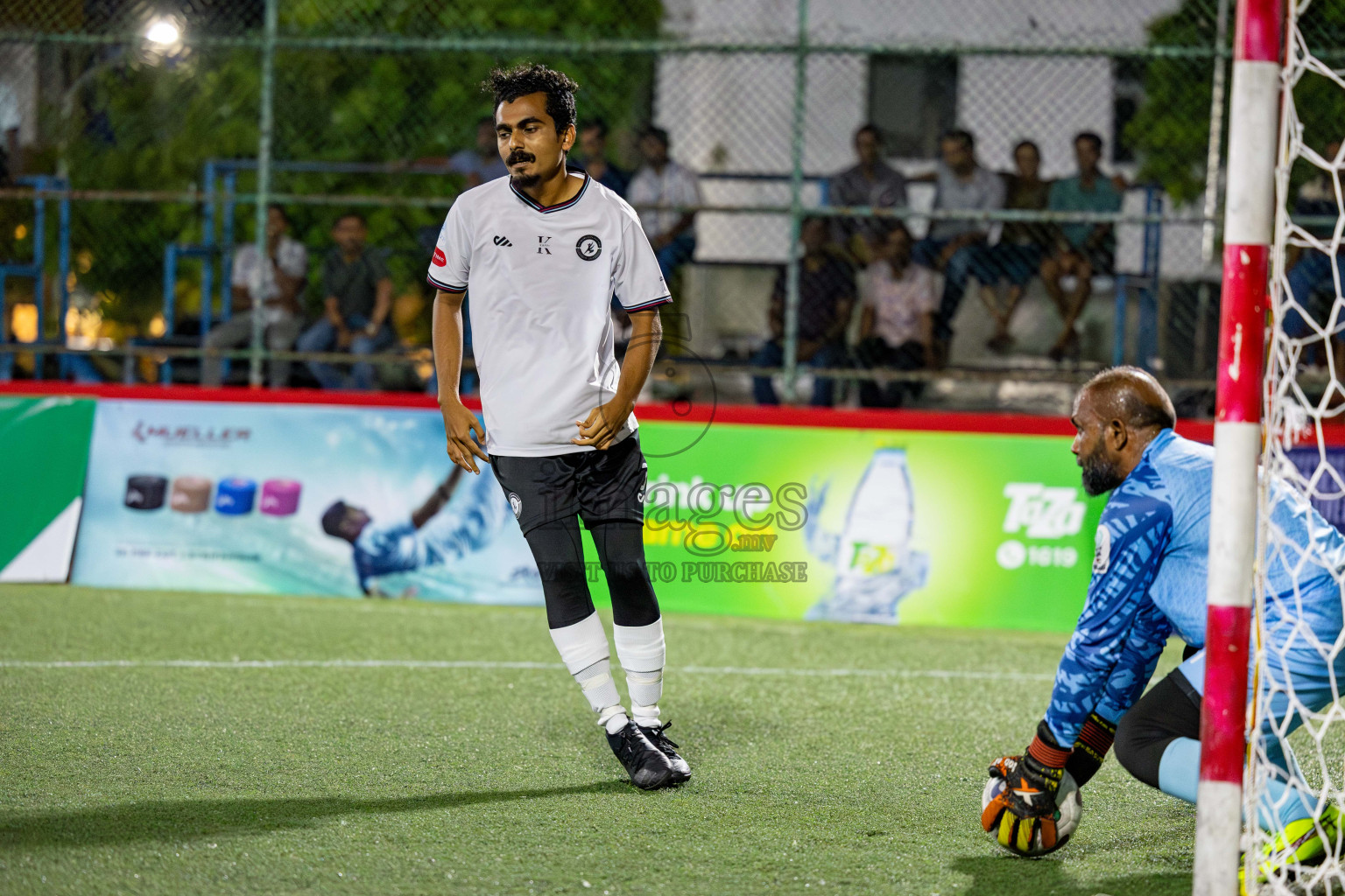 DHAAKHILY CLUB vs KULHIVARU VUZARA CLUB in Club Maldives Classic 2024 held in Rehendi Futsal Ground, Hulhumale', Maldives on Thursday, 12th September 2024. 
Photos: Hassan Simah / images.mv