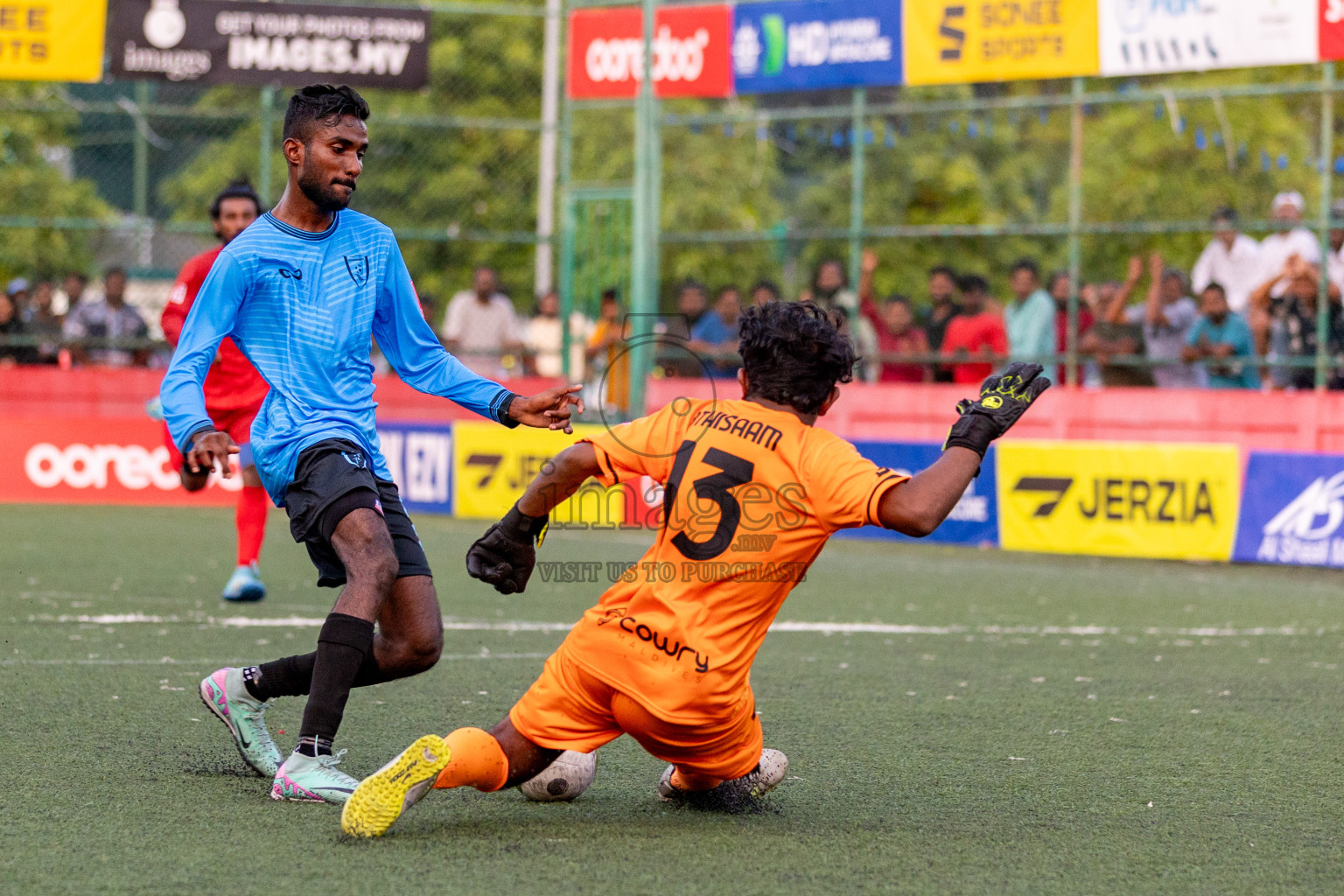 GDh. Gadhdhoo  VS  GDh. Hoandedhdhoo in Day 12 of Golden Futsal Challenge 2024 was held on Friday, 26th January 2024, in Hulhumale', Maldives 
Photos: Hassan Simah / images.mv