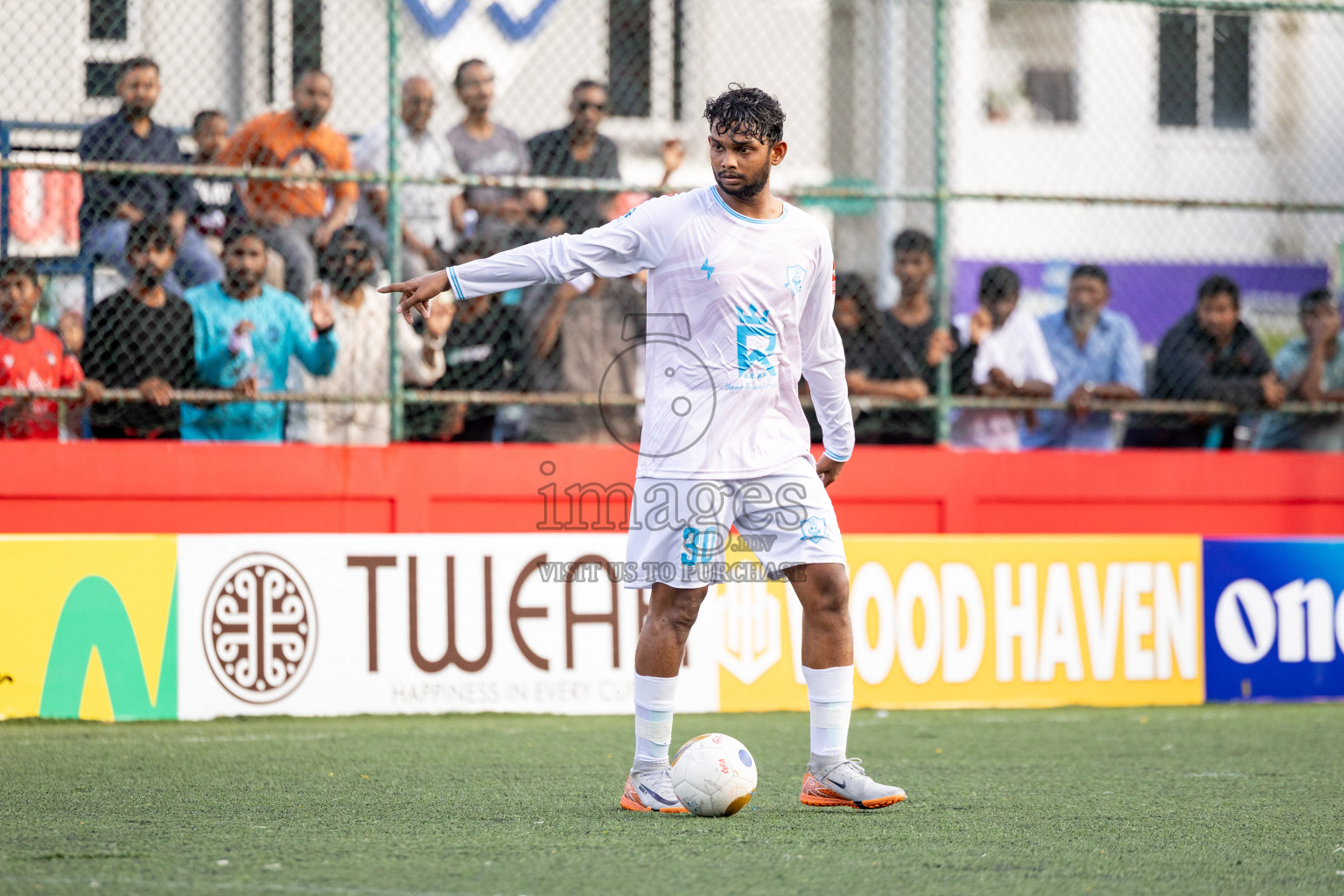 AA. Thoddoo VS AA. Himandhoo in Day 7 of Golden Futsal Challenge 2025 was held on Saturday, 11th January 2025, in Hulhumale', Maldives Photos: Hassan Simah / images.mv