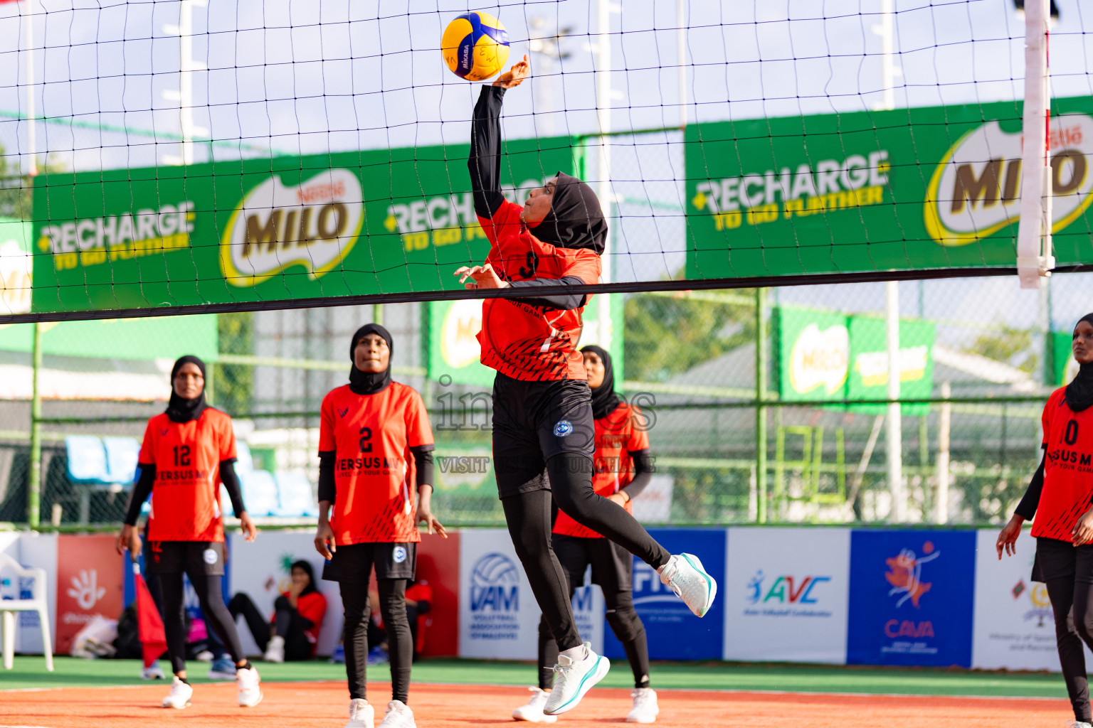 Villigili Z. Jamihyya vs Raajje Volley Club in Semi Finals of Milo National Junior Volleyball Championship 2025 Day 5 was held on Friday, 28th November 2025 at Ekuveni Turf Court Male', Maldives. Photos: Areef Adam / images.mv