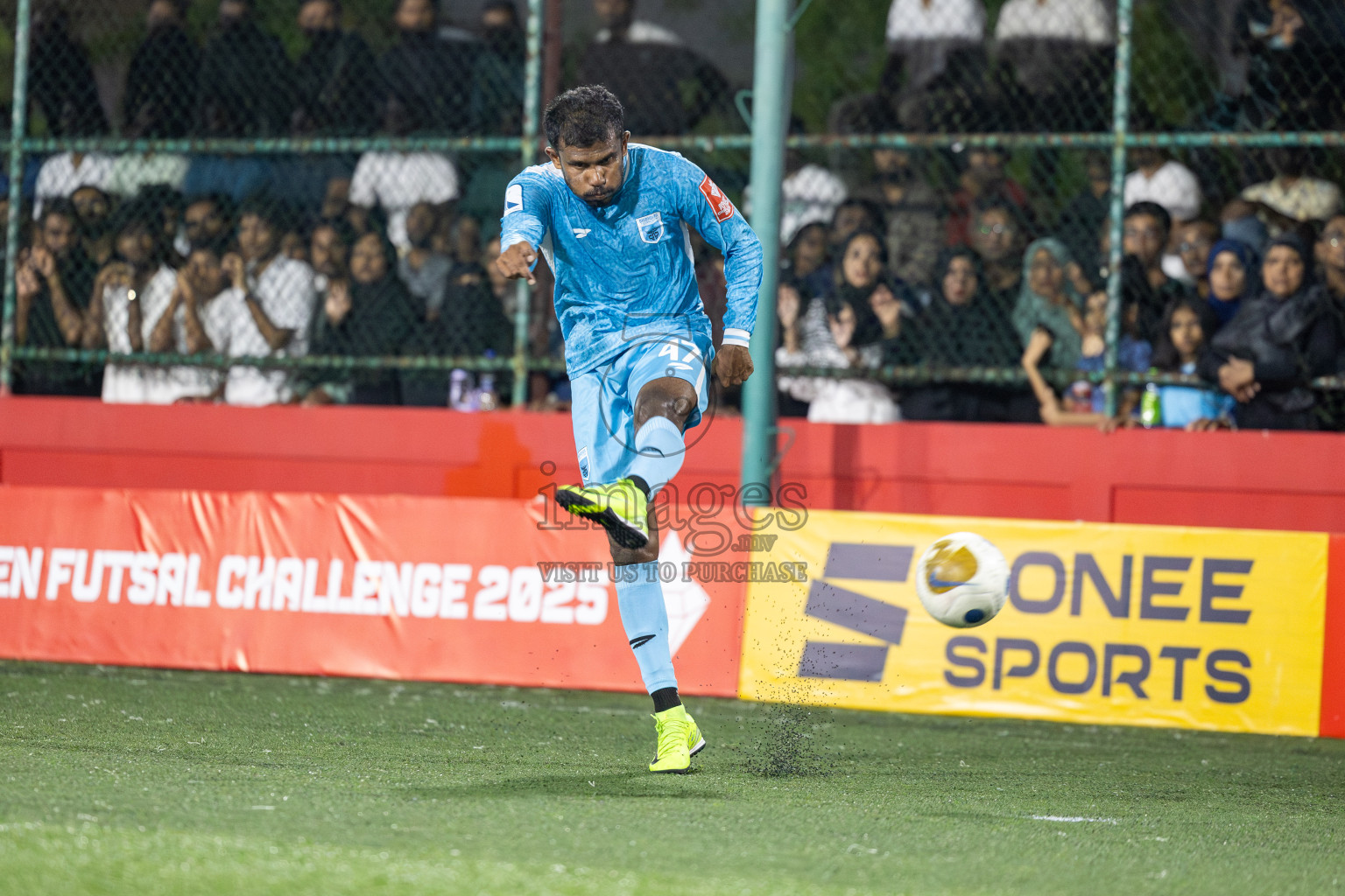 HA Ihavandhoo vs HA Dhidhdhoo in Day 13 of Golden Futsal Challenge 2025 was held on Friday, 17th January 2025, in Hulhumale', Maldives 
Photos: Hassan Simah / images.mv