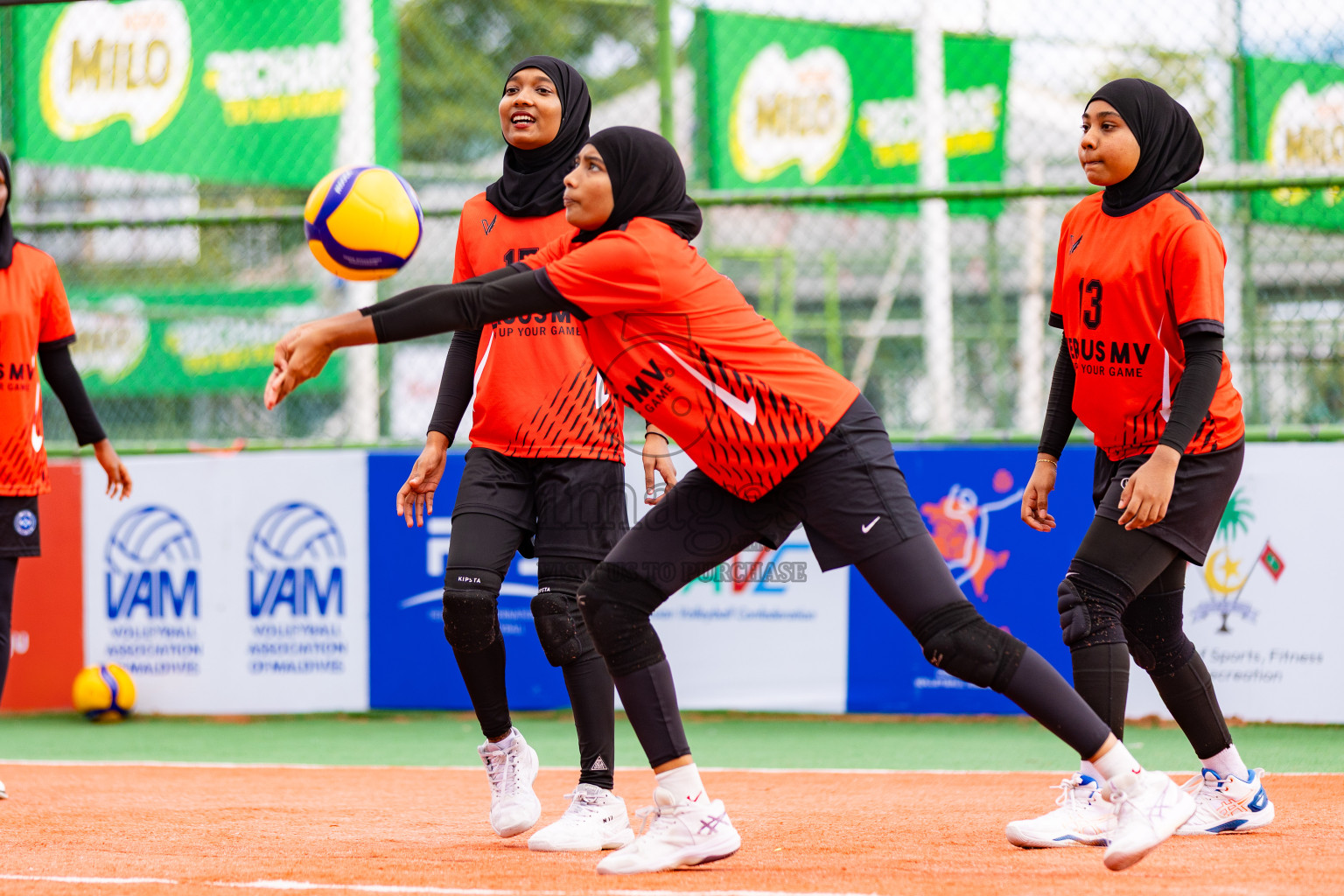 Villigili Z. Jamihyya vs Raajje Volley Club in Semi Finals of Milo National Junior Volleyball Championship 2025 Day 5 was held on Friday, 28th November 2025 at Ekuveni Turf Court Male', Maldives. Photos: Areef Adam / images.mv