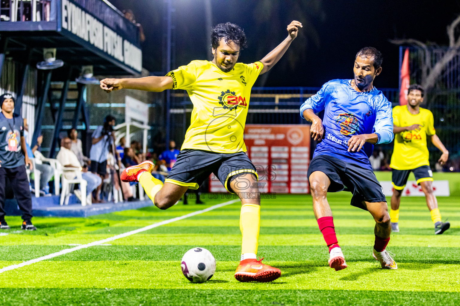 FC Dhunthari vs Vela Sports Club in Day 5 of Eydhafushi Futsal Cup 2024 was held on Friday, 12th April 2024, in B Eydhafushi, Maldives Photos: Nausham Waheed / images.mv