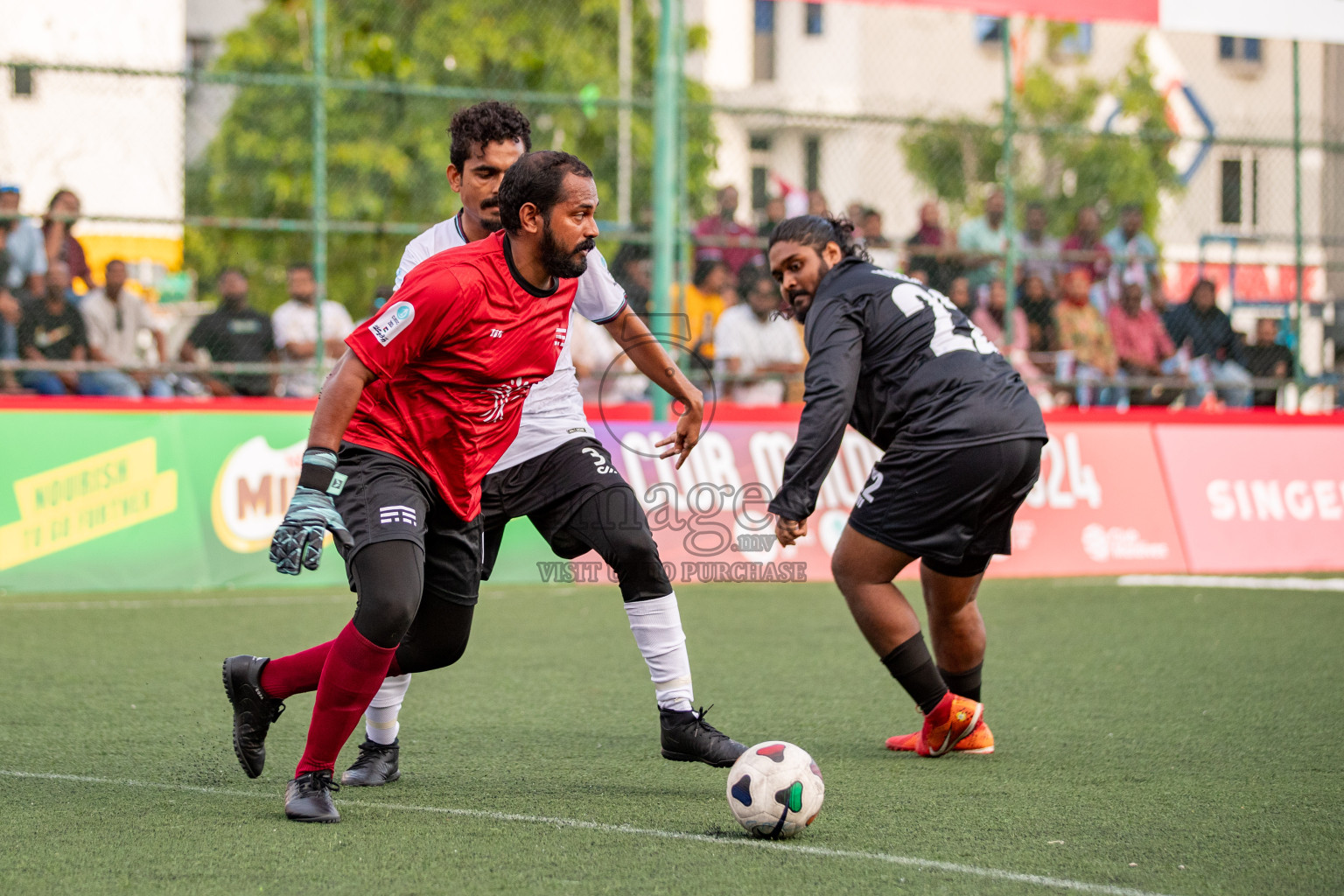 TRADENET VS KULHIVARU VUZARA CLUB in Club Maldives Classic 2024 held in Rehendi Futsal Ground, Hulhumale', Maldives on Friday, 6th September 2024. 
Photos: Hassan Simah / images.mv