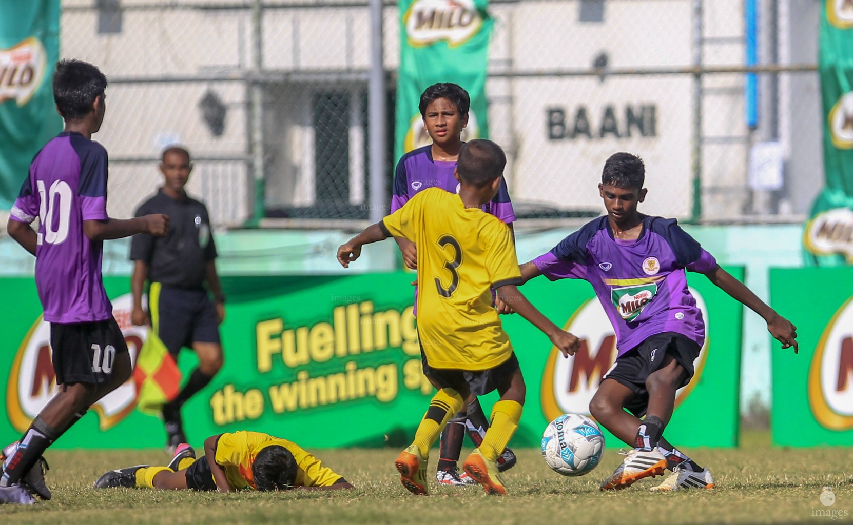 Thaajudheen School vs Ghiyassuddin School in Milo Interschool Football Tournament Under 14 category Thursday, March 17, 2016. (Images.mv Photo: Mohamed Ahsan)