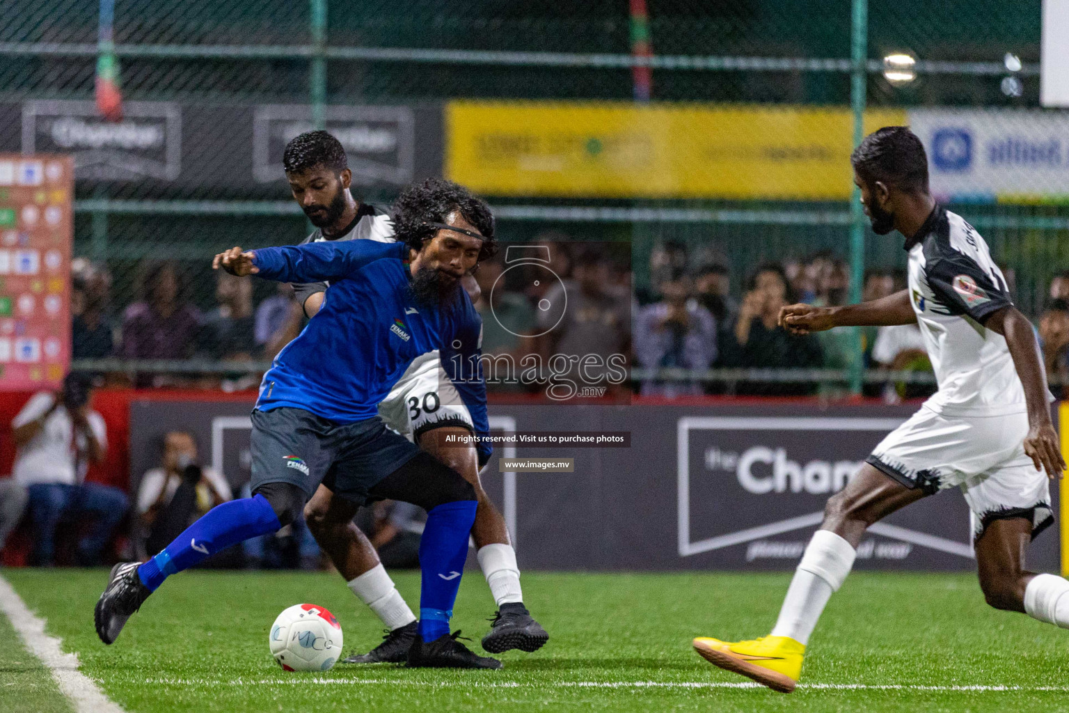 Dhivehi Sifainge Club vs Team Fenaka in Quarter Finals of Club Maldives Cup 2022 was held in Hulhumale', Maldives on Thursday, 28th October 2022. Photos: Ismail Thoriq / images.mv