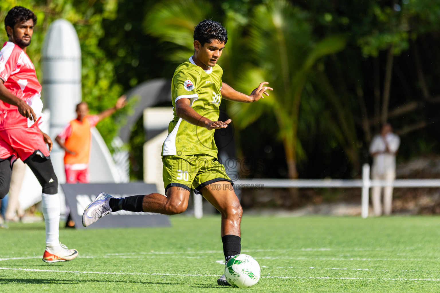 Oblu Experience Ailafushi vs Four Seasons Kuda Huraa in Resort League 2025 (North Male Zone) day 3 was held on Friday, 5th September 2025 in One And Only Reethi Rah Maldives Resort, Photos: Areef Adam / images.mv