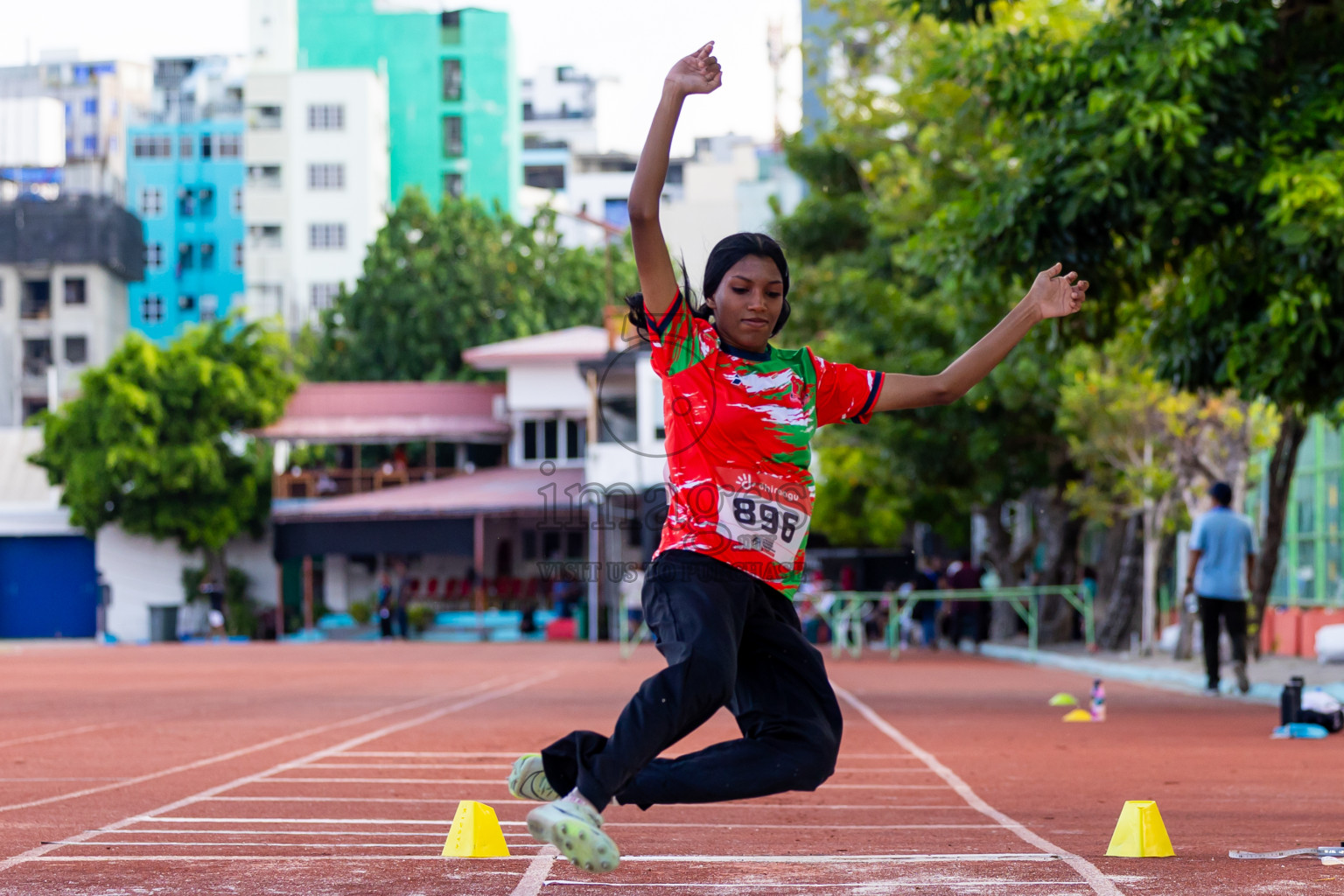 Day 2 of Inter-school Athletics Championship 2025 held in Ekuveni Synthetic Track, Male', Maldives on Tuesday, 07th October 2025. Photos by: Nausham Waheed / Images.mv