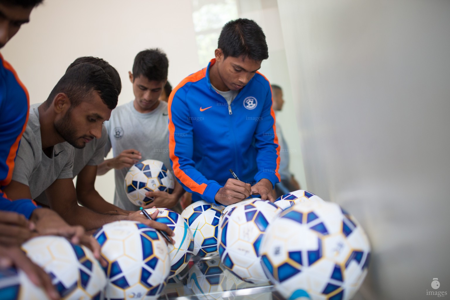 Players of India signs the match balls in Thiruvananthapuram, India, Friday, December. 24, 2015.  (Images.mv Photo/ Hussain Sinan).