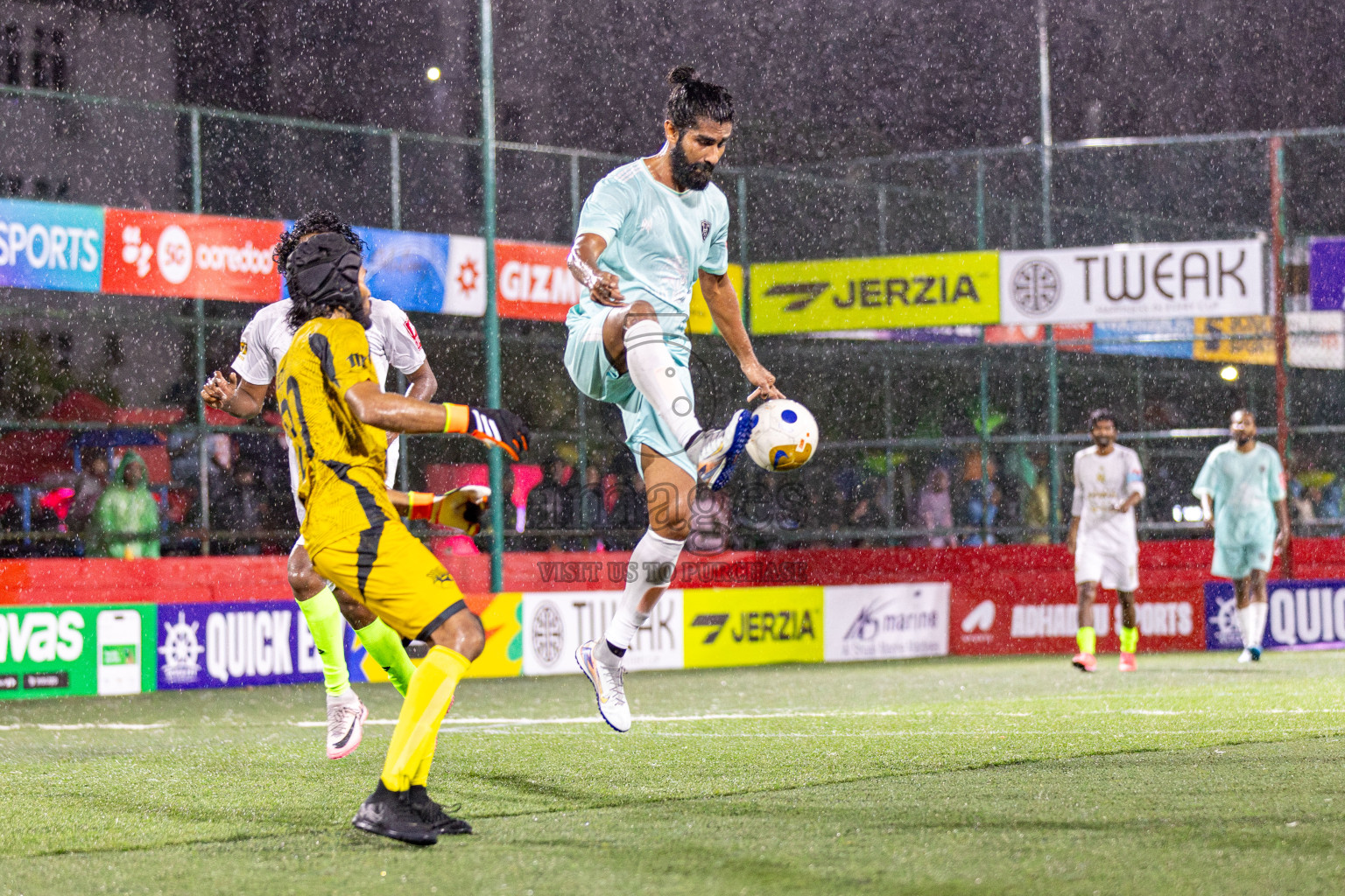 Lh. Hinnavaru VS Lh. Olhuvelifushi on Day 22 of Golden Futsal Challenge 2025 was held on Sunday, 26 January 2025, in Hulhumale', Maldives. 
Photos: Hassan Simah / images.mv