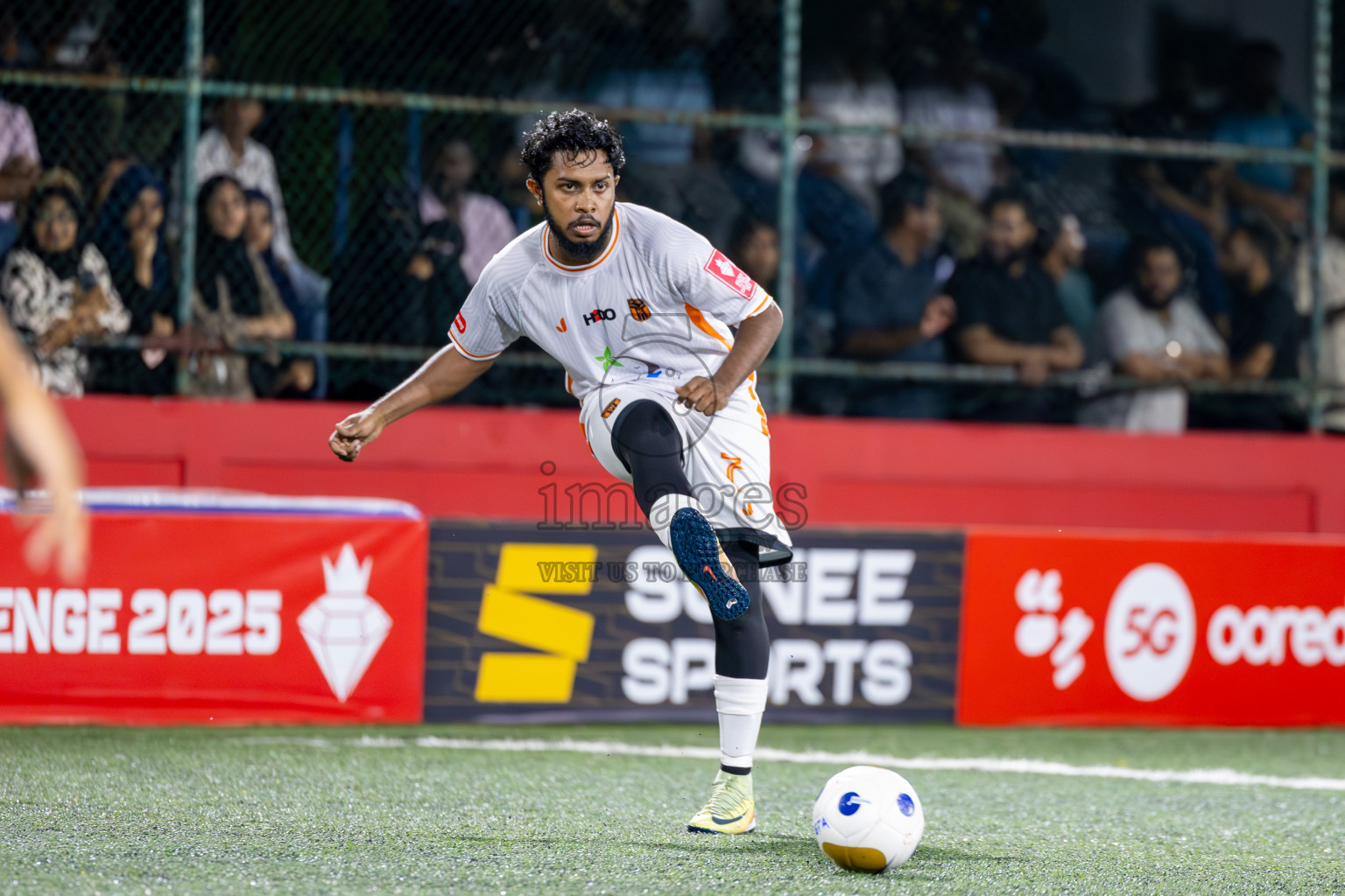 Th Hirilandhoo vs Th Buruni in Day 10 of Golden Futsal Challenge 2025 was held on Tuesday, 14th January 2025, in Hulhumale', Maldives Photos: Ismail Thoriq / images.mv