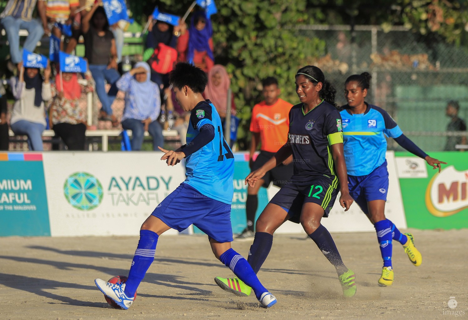Day 8 of Milo Club Maldives Futsal Tournament 2016 (Images.mv Photo: Mohamed Ahsan) 