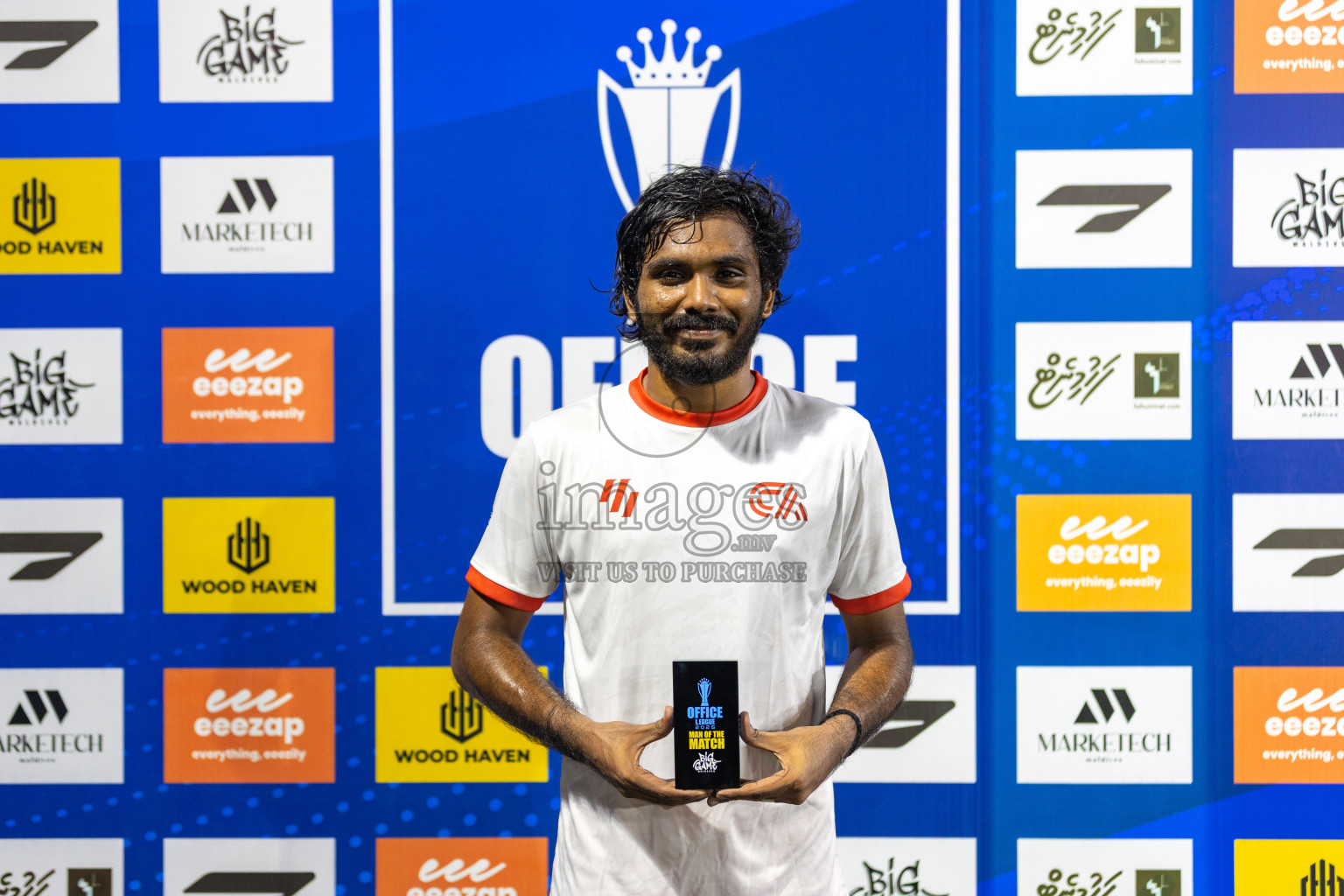 Club Aasandha vs Club Dhaakhily in Day 11 of Office League 2025 was held on Saturday, 26th April 2025 in Hulhumale', Maldives. Photos: Mohamed Mahfooz Moosa / images.mv