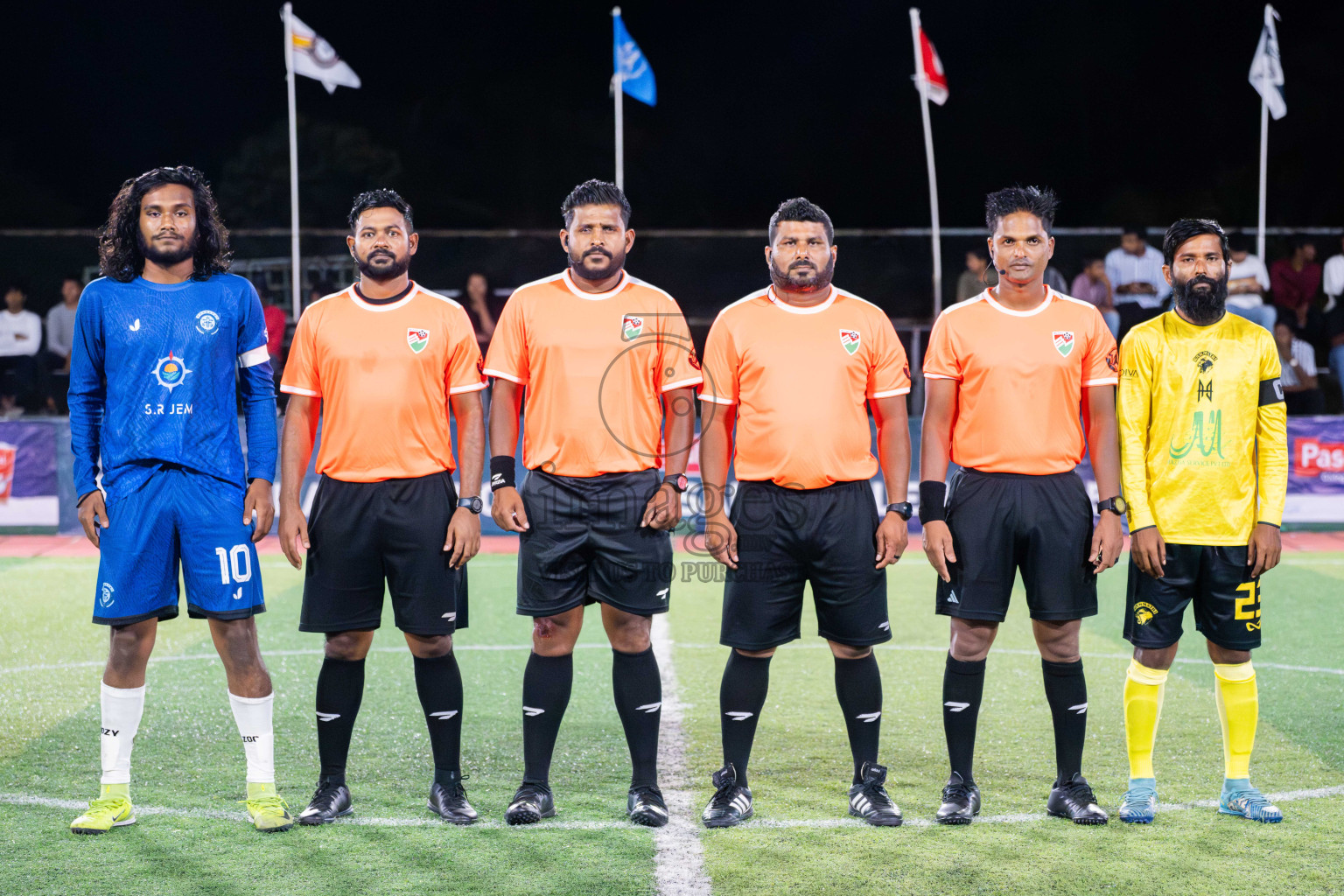 Foemathi JR VS Kanmathi SC in Day 3 - Fonadhoo Youth Futsal Challenge 2025 held in Fonadhoo Futsal Stadium, L. Fonadhoo, Maldives on Tuesdat, 28th October 2025 Photos: Arif Rasheed / images.mv