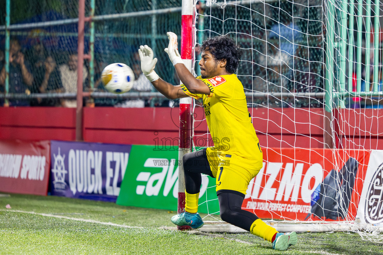 S Feydhoo vs S Hithadhoo in Seenu Atoll Final in Day 24 of Golden Futsal Challenge 2025 was held on Tuesday , 28th January 2025, in Hulhumale', Maldives. Photos: Nausham Waheed / images.mv