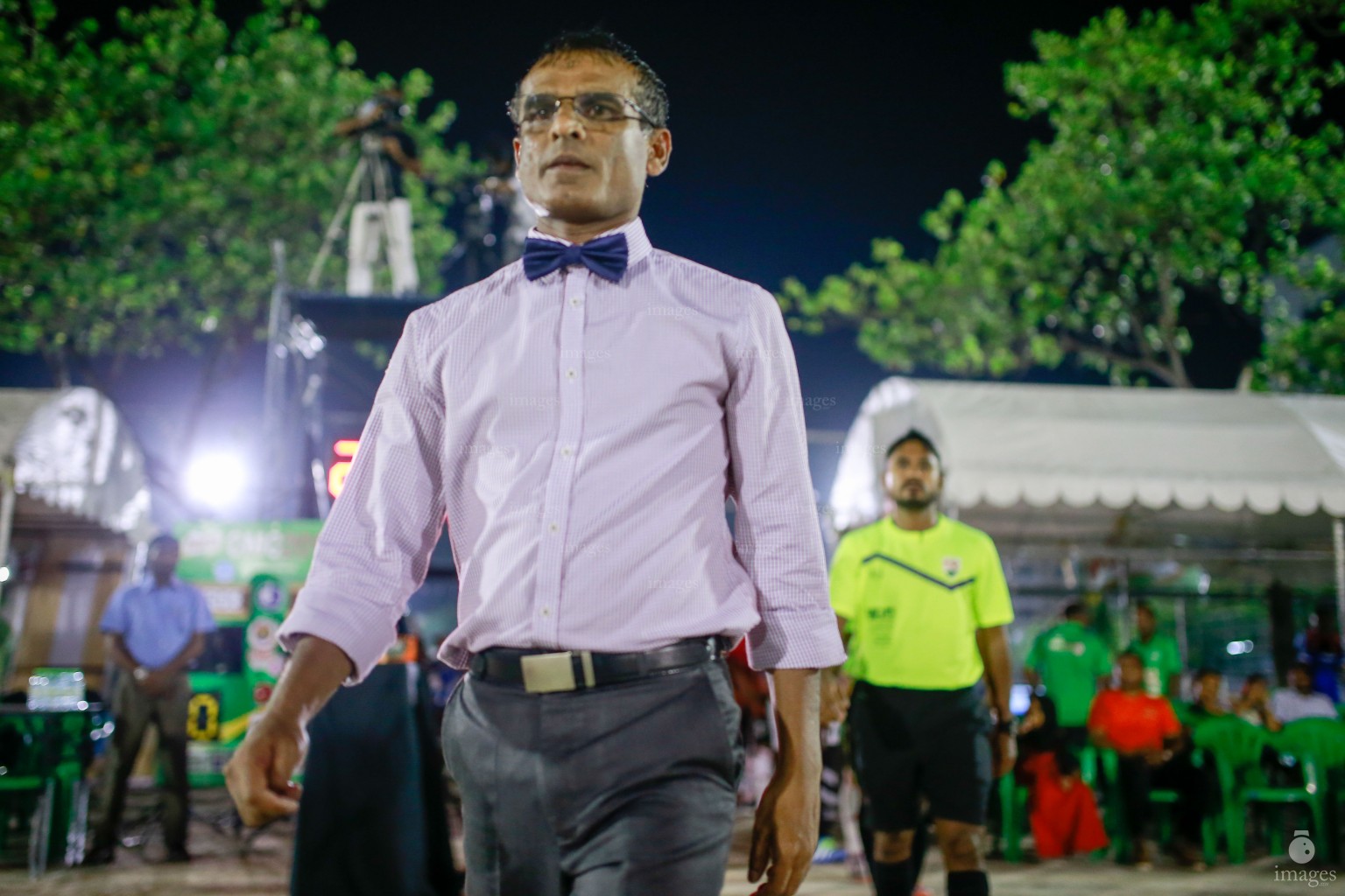 Finals of Milo Club Maldives Futsal Tournament between Bank of Maldives and Maldives Road Development Cooperationn Male', Maldives, Monday, April. 25, 2016.(Images.mv Photo/ Hussain Sinan).
