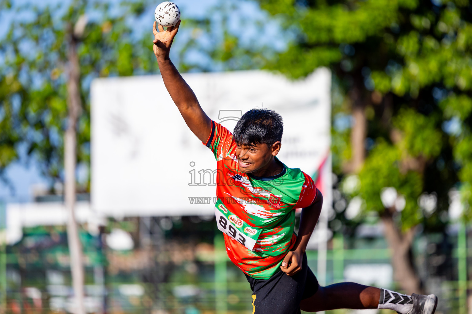 Day 1 of Inter-school Athletics Championship 2025 held in Ekuveni Synthetic Track, Male', Maldives on Monday, 06th October 2025. Photos by: Nausham Waheed / Images.mv
