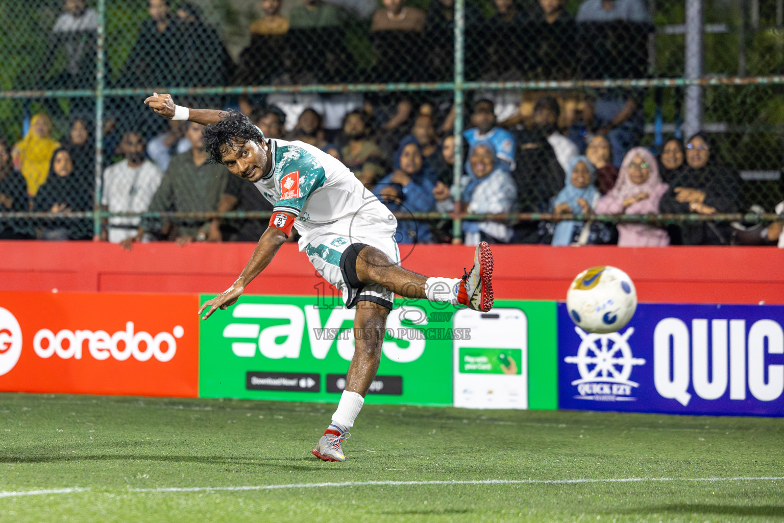 HDh Nolhivaran vs HDh Kumundhoo in Day 13 of Golden Futsal Challenge 2025 was held on Friday, 17th January 2025, in Hulhumale', Maldives 
Photos: Hassan Simah / images.mv