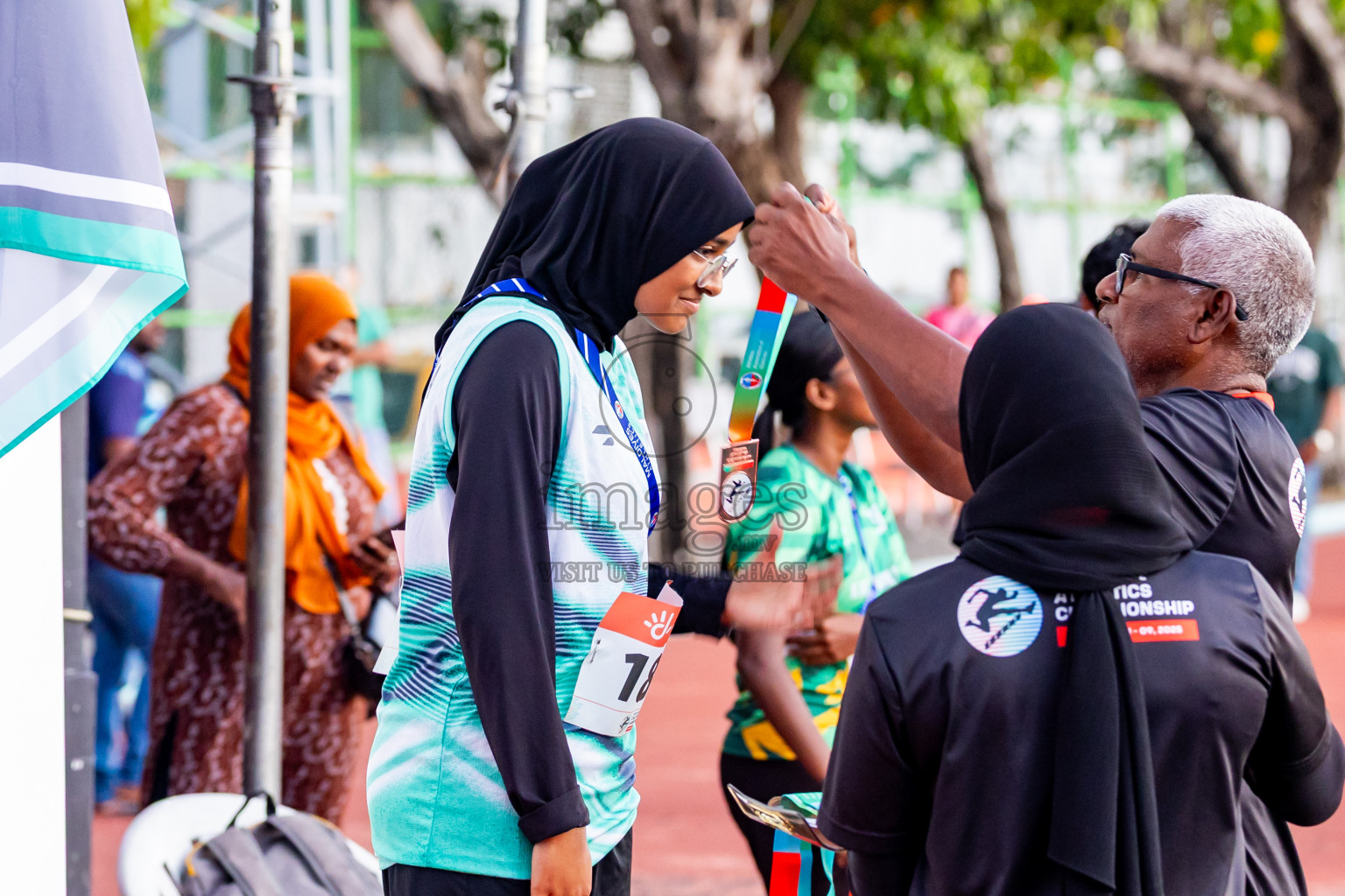 Day 2 of Inter-school Athletics Championship 2025 held in Ekuveni Synthetic Track, Male', Maldives on Tuesday, 07th October 2025. Photos by: Nausham Waheed / Images.mv